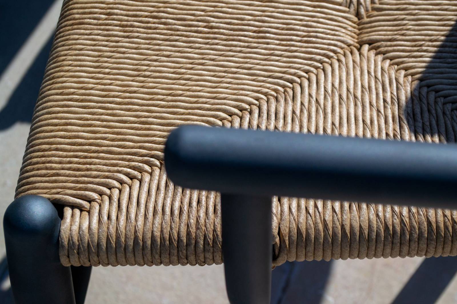 Détail du tressage en rotin naturel, collection Stipa par SELECTION à Antibes