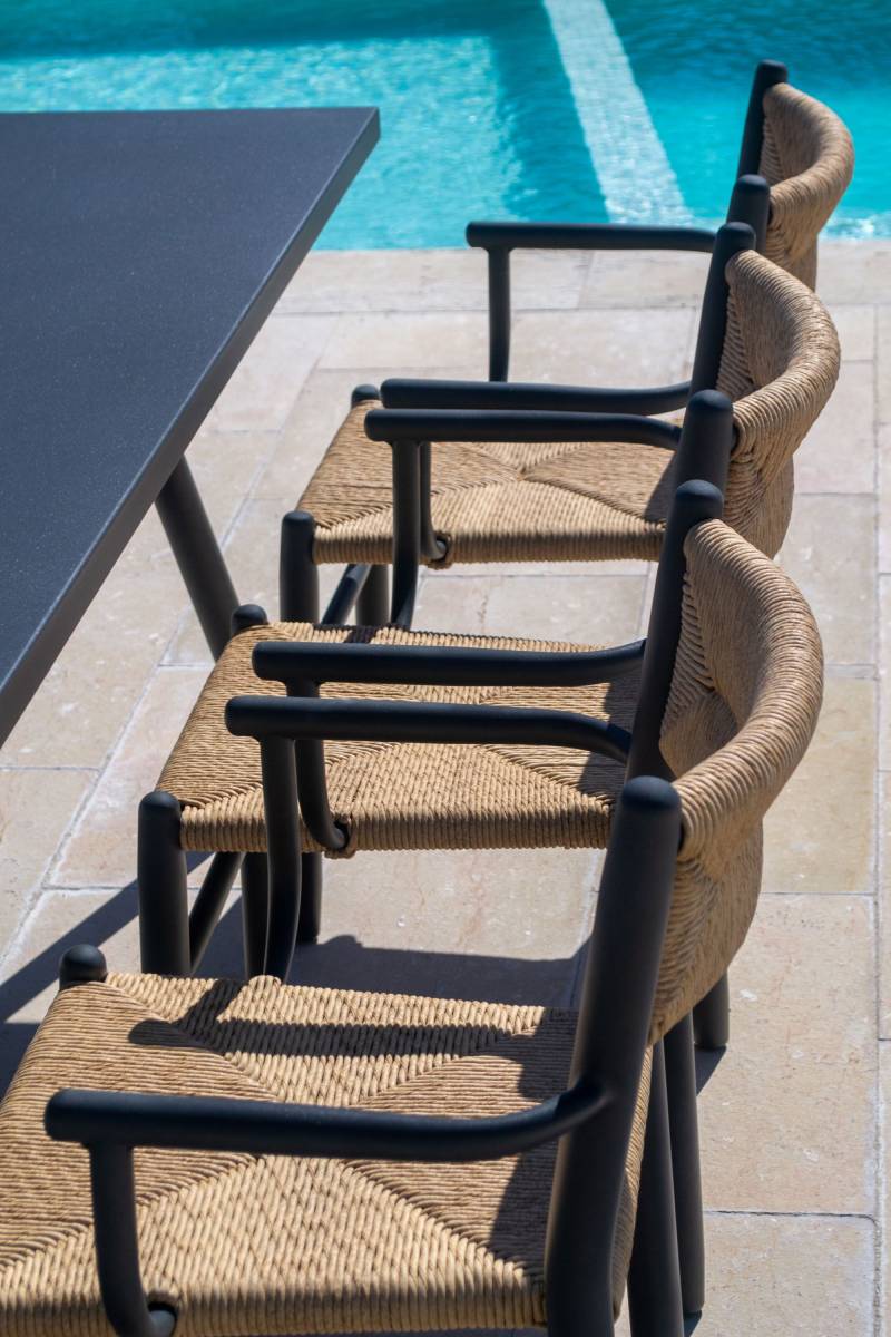 Fauteuil de repas solide, en aluminium thermo laqué, collection Stipa par SELECTION à Biarritz