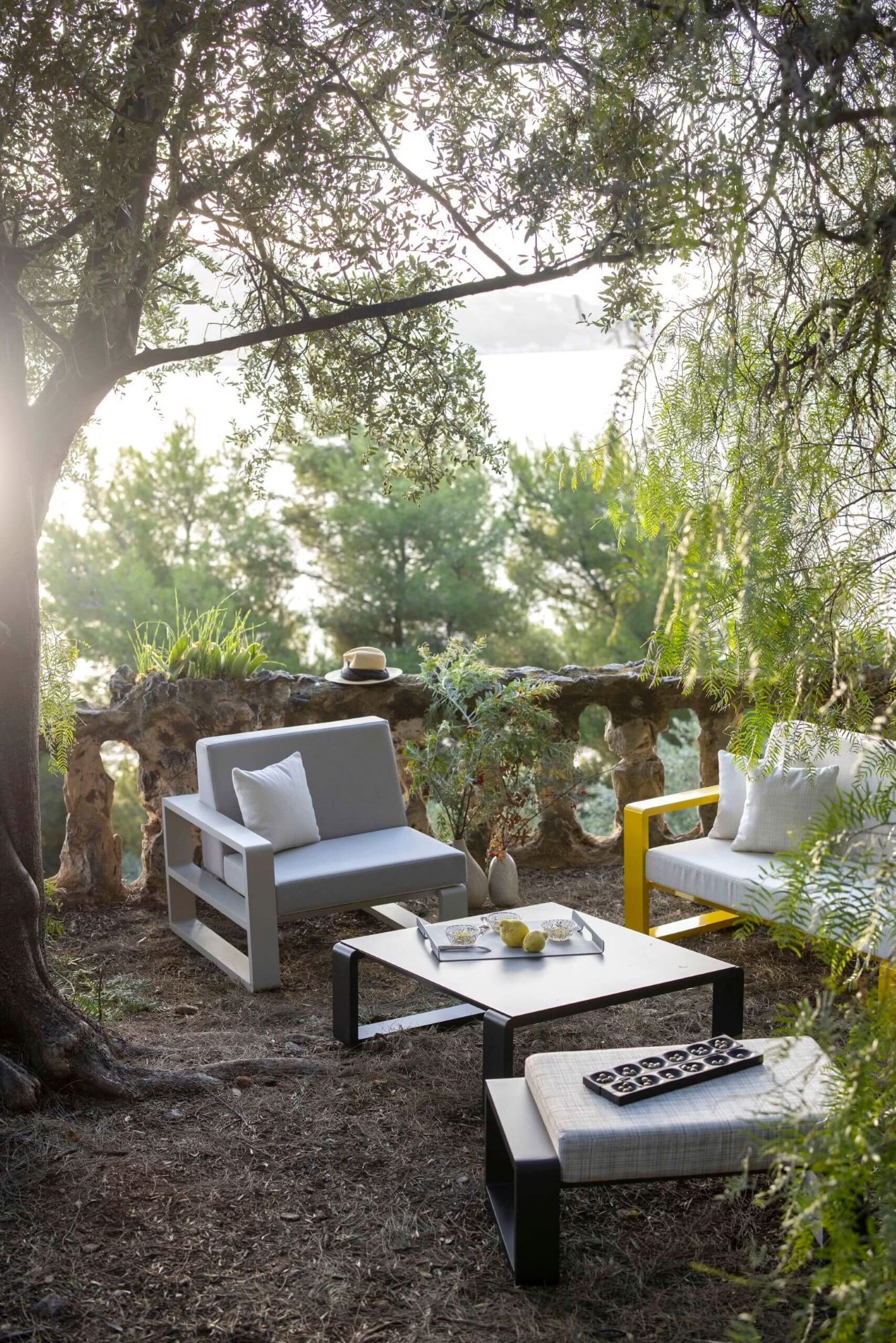 Table basse contemporaine et design collection Kama par Ego Paris à Genève