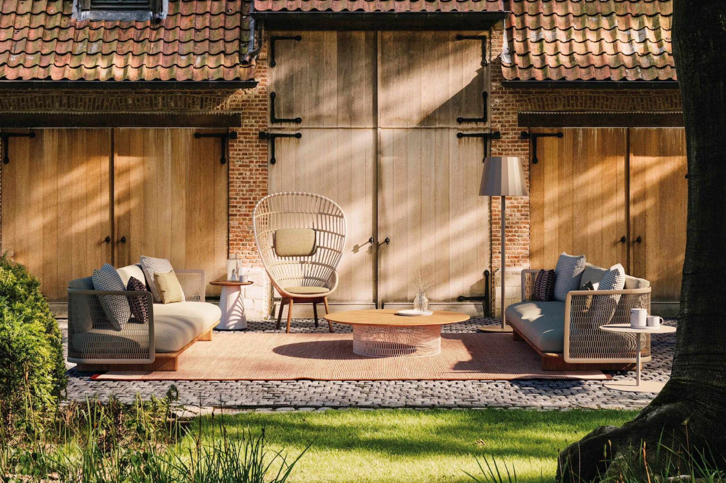 Salon de jardin avec table basse de jardin structure en aluminium thermo laqué collection Mesh par Kettal à Bordeaux