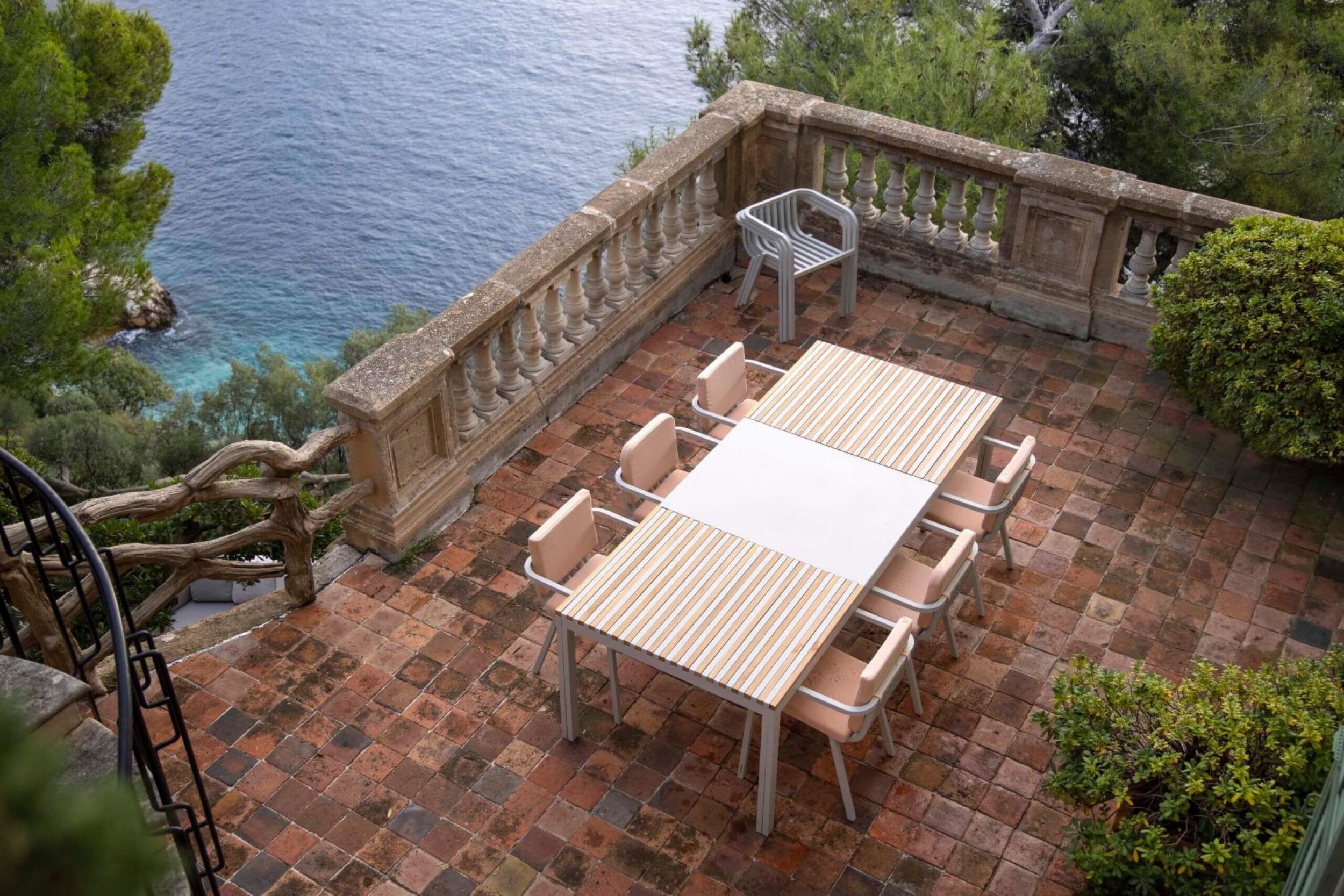 Table de repas design collection Kama par Ego Paris à Marseille