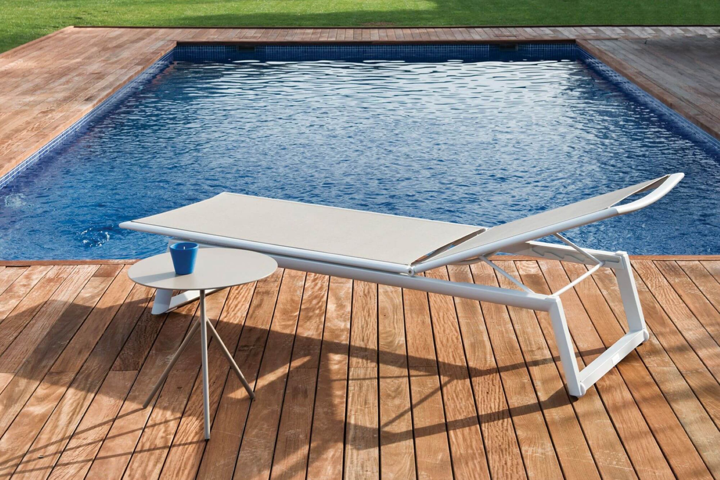 Table basse détente et transat Themis à Paris en Ile de France