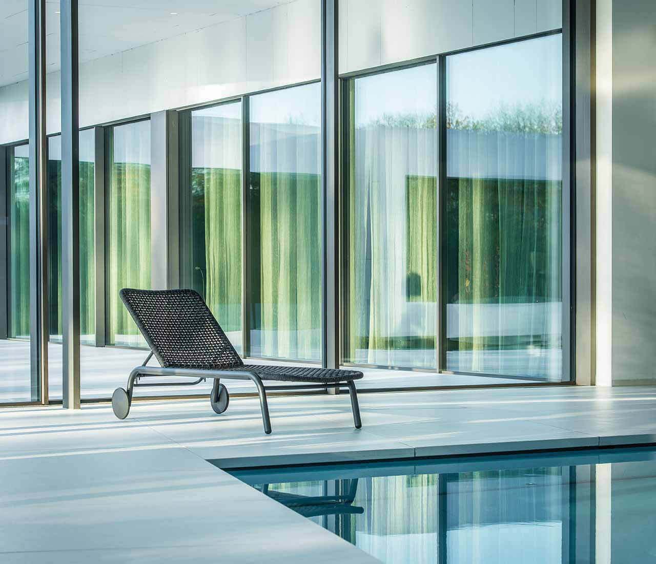 Bain de soleil en cordes tressées à roulettes collection Durham par Jati&Kebon à Genève