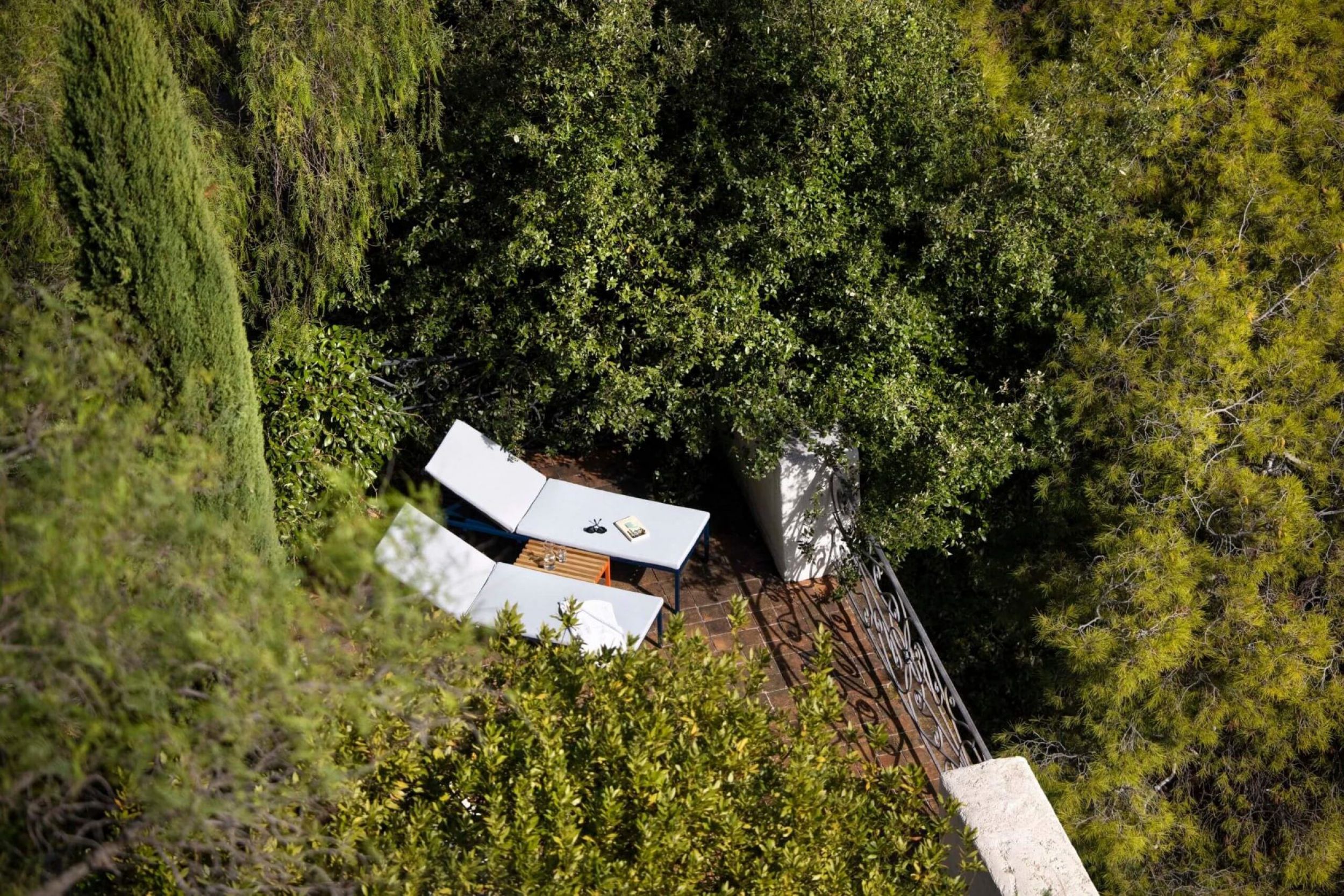 Bain de soleil en aluminium avec matelas collection Sutra par Ego Paris à Lyon