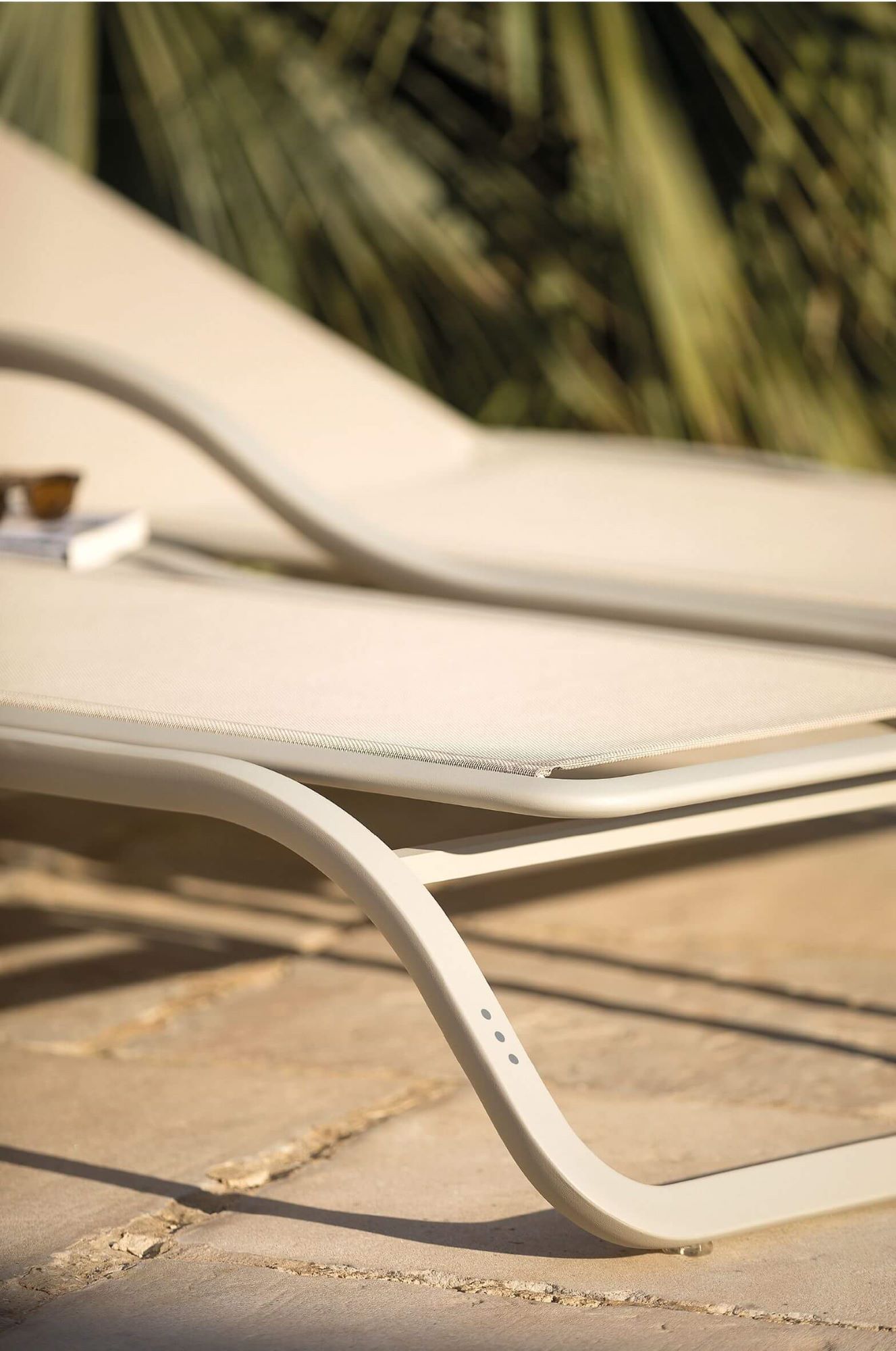 Bain de soleil réglable avec toile Batyline collection Marumi par Ego Paris à Paris