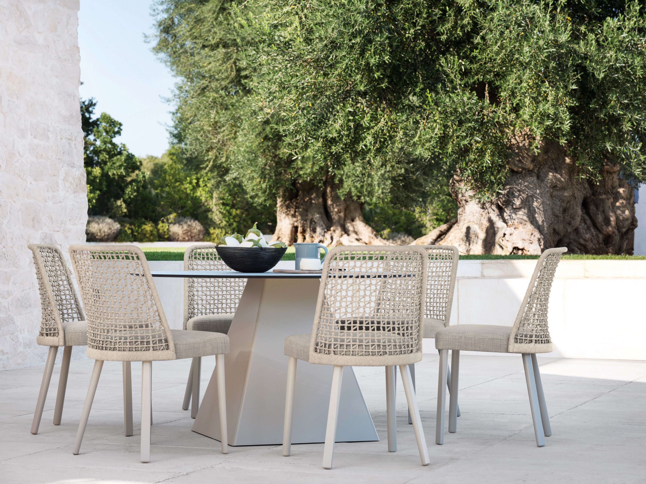 Chaise de repas design avec le dossier effet cordes collection Emma