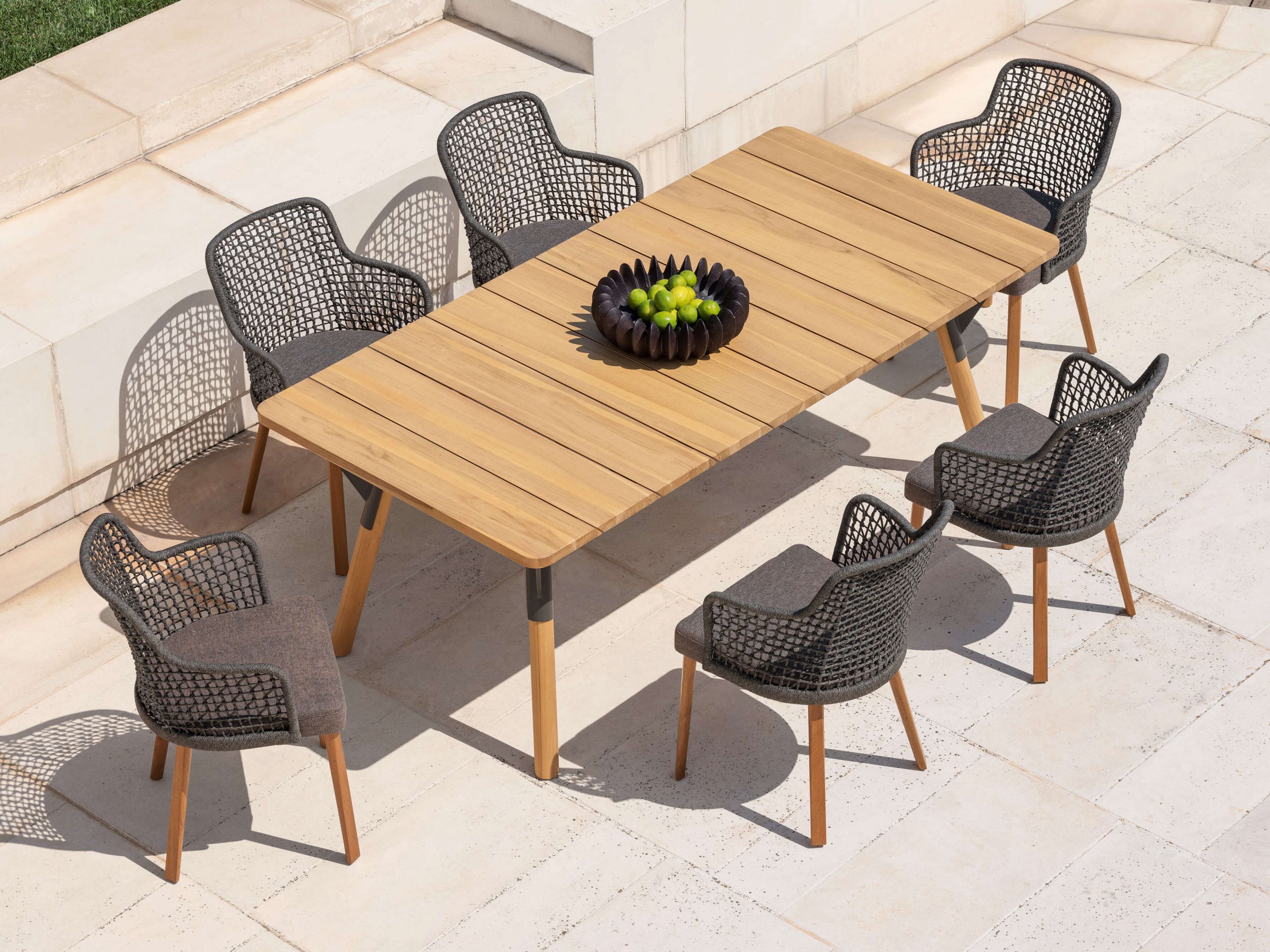 Fauteuil de repas design avec le dossier en cordes tressées collection Emma par Varaschin