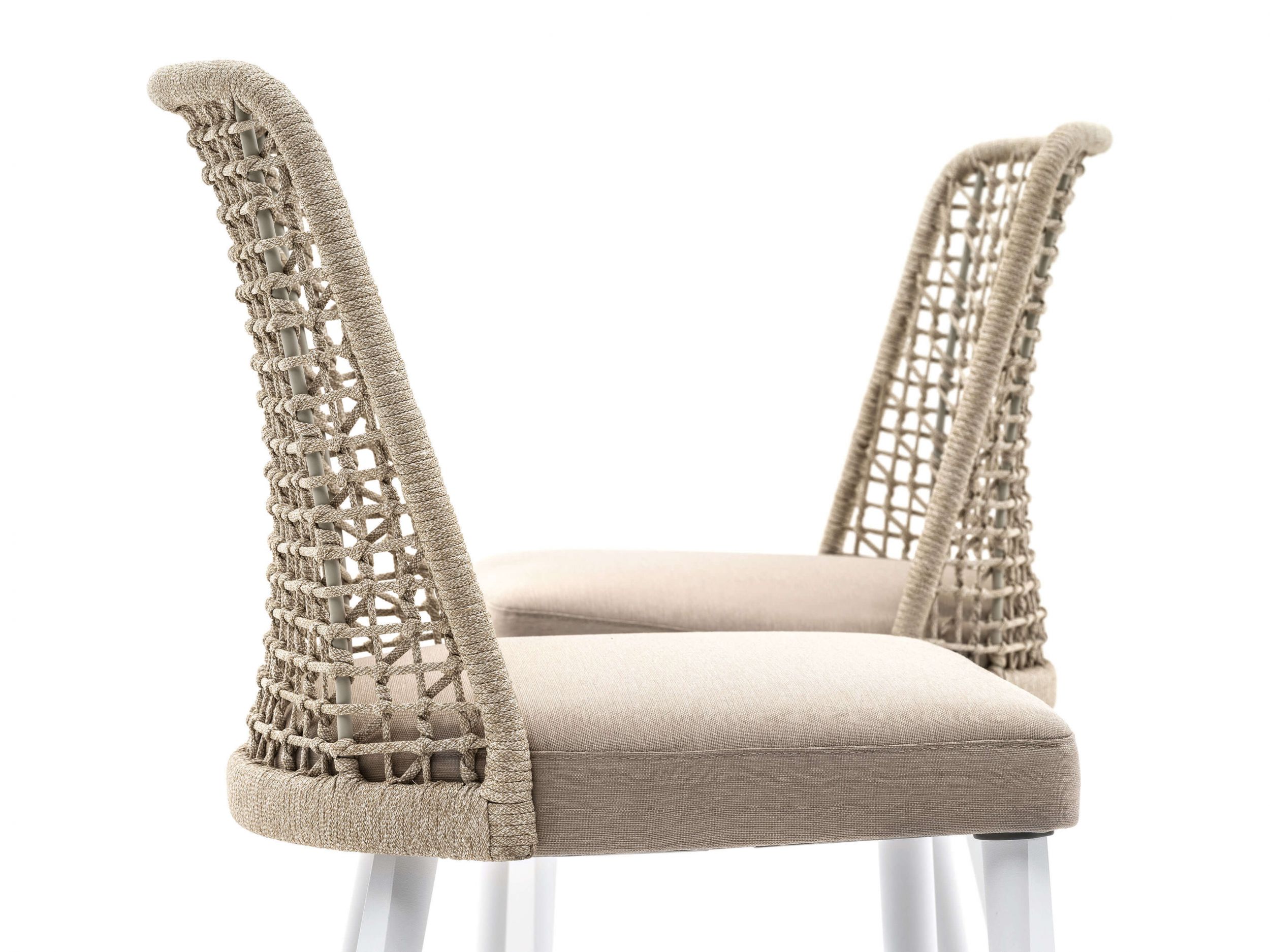 Chaise de repas design avec le dossier effet cordes collection Emma