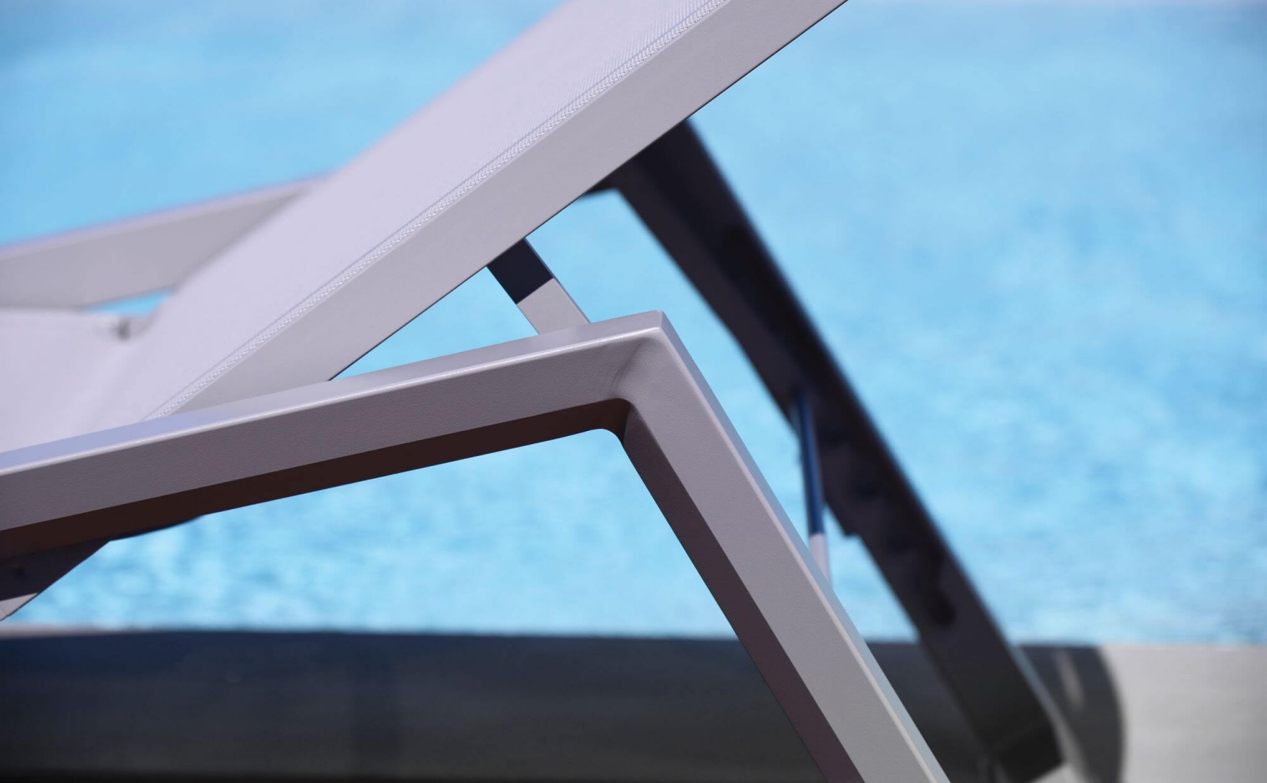 Design innovant du transat Nubes par 10Deka à Monaco