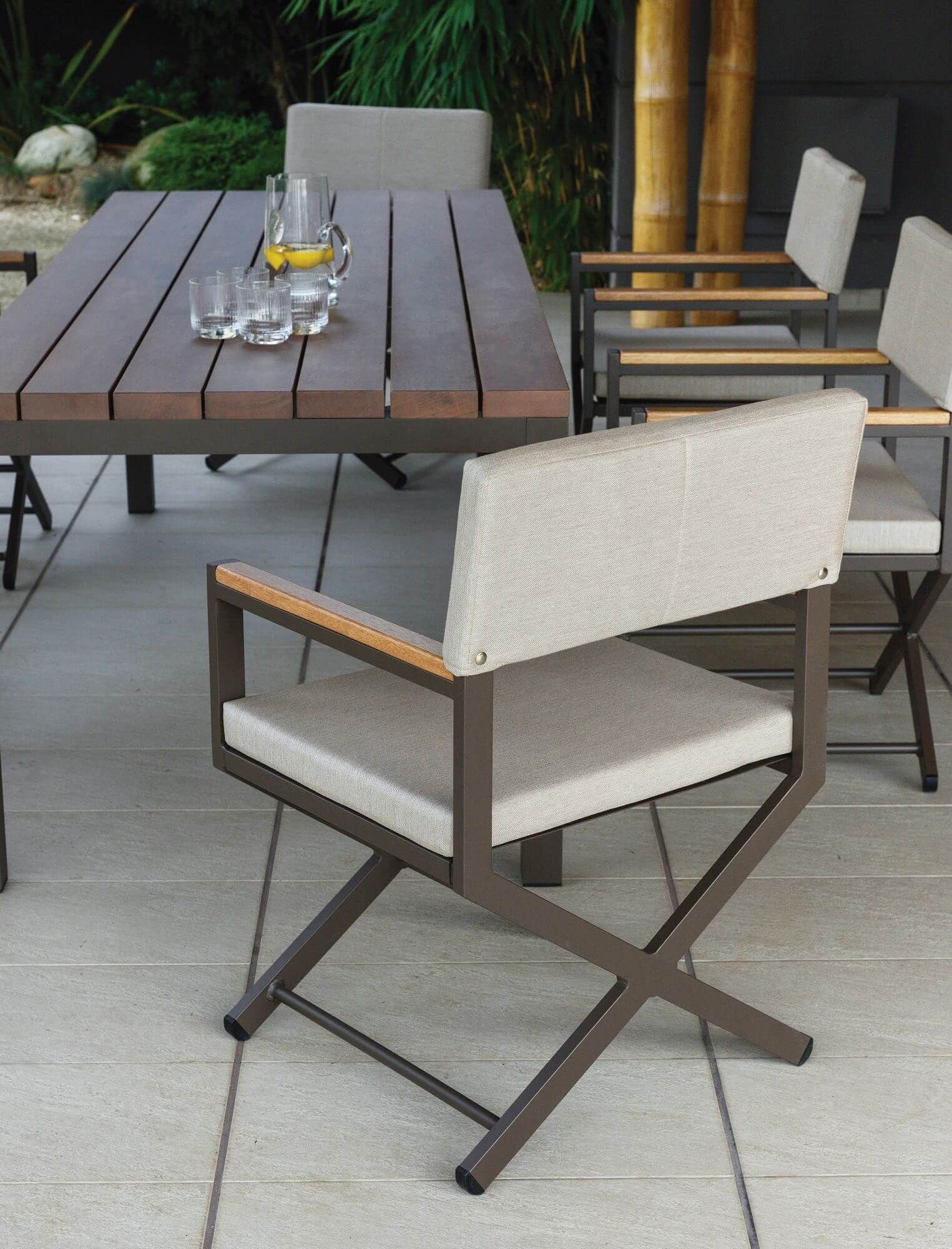 Fauteuil de repas en aluminium thermolaqué collection Ultra par 10Deka à Lyon