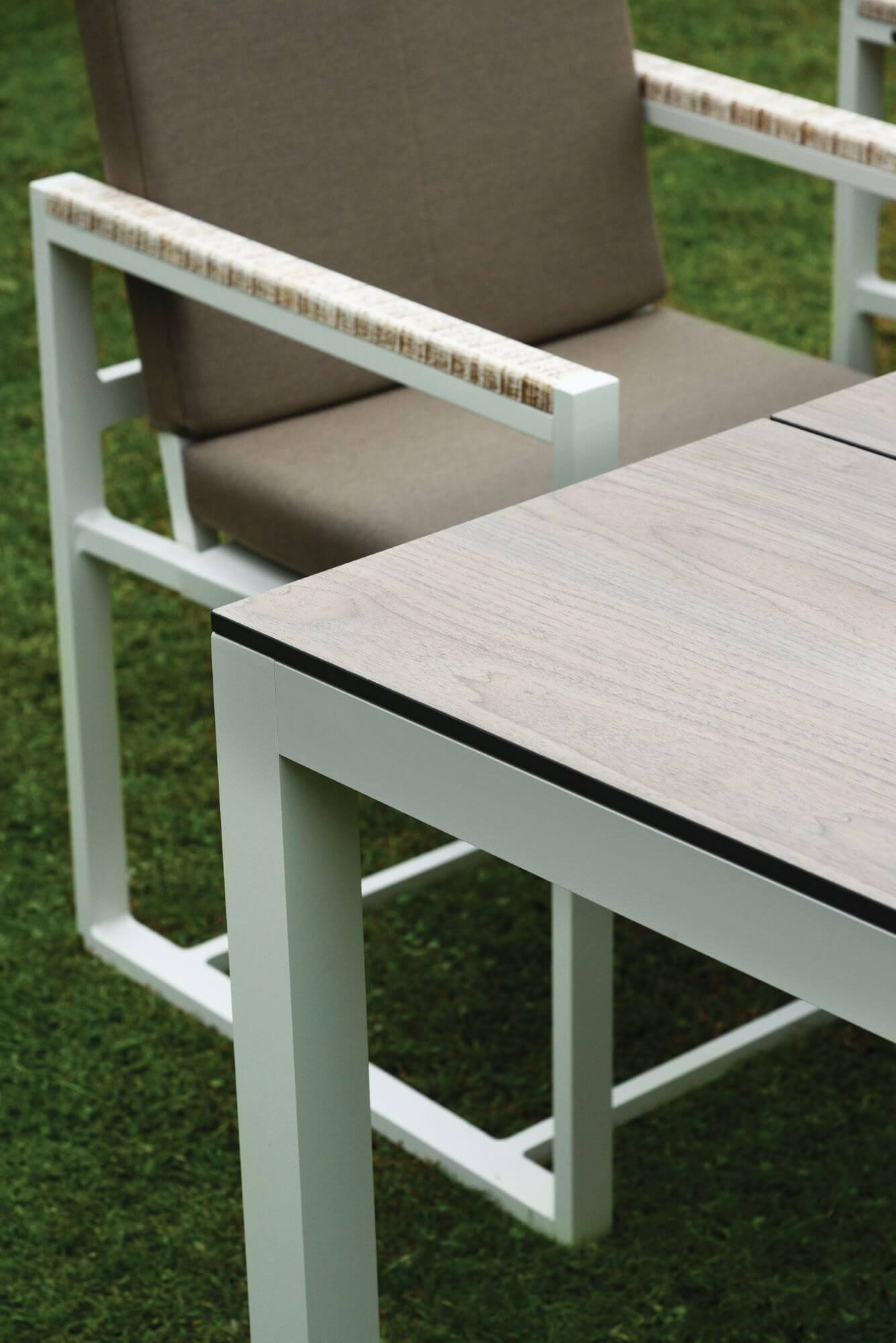 Table de repas en aluminium et HPL collection Daytona par 10Deka à Nantes