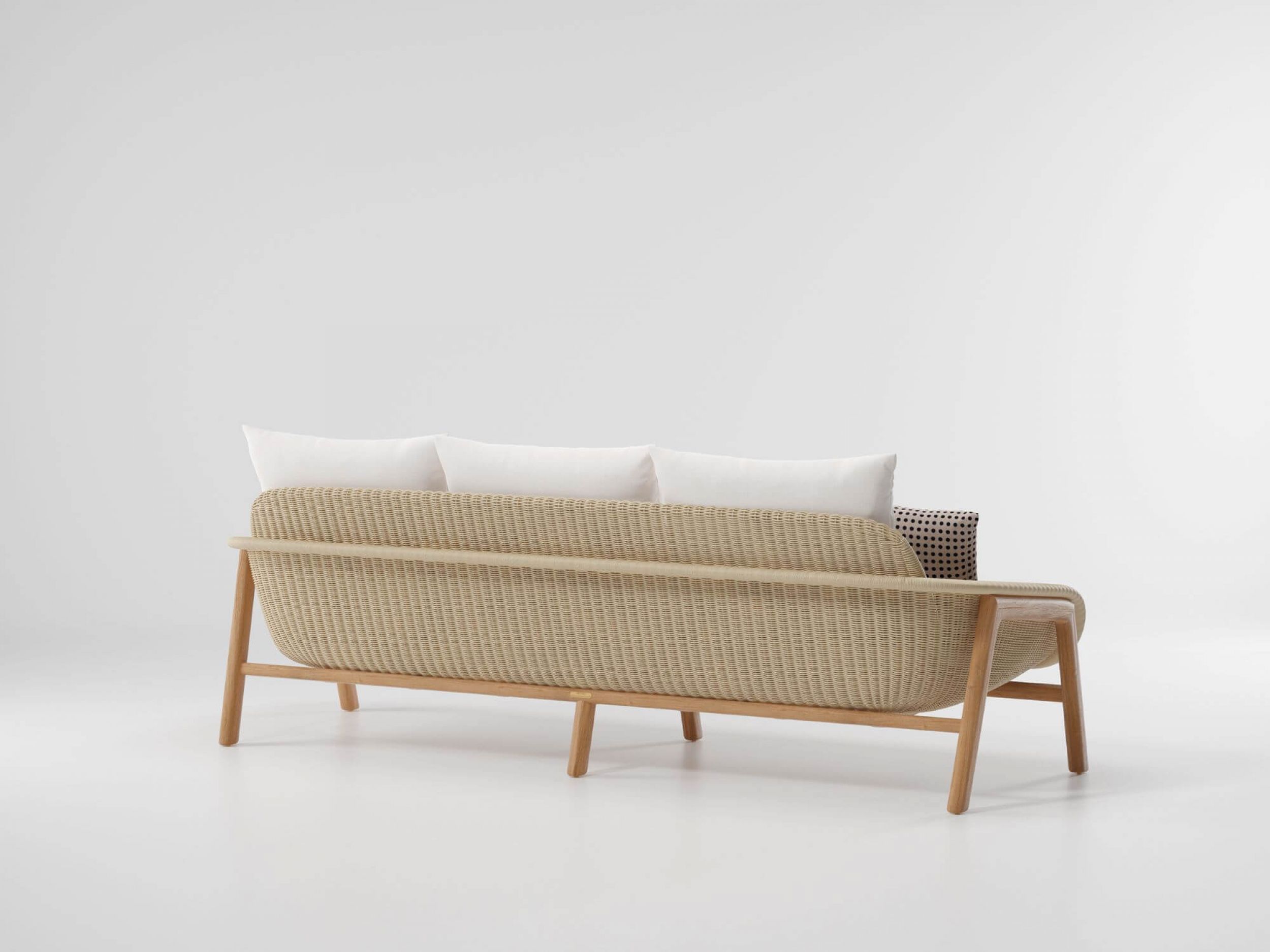 Canapé design 2 ou 3 places en teck avec une coque tressée collection Vimini par Kettal à Bordeaux