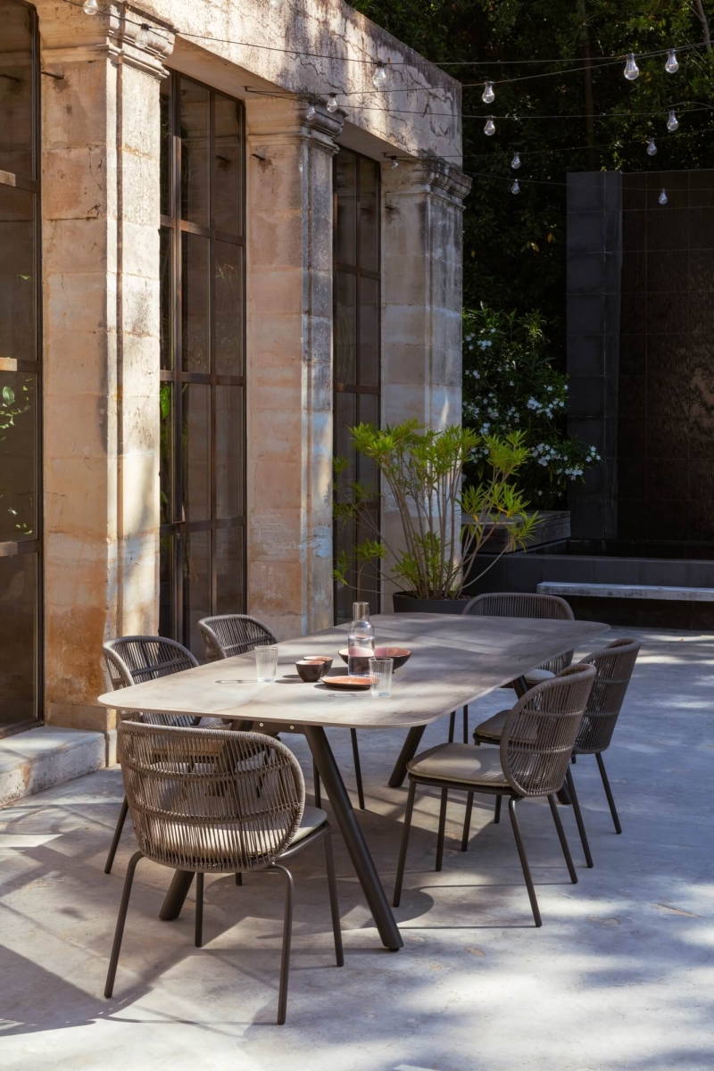 Chaise de repas empilable avec dossier arrondi en cordes et courbes élégantes, collection Kodo par Vincent Sheppard