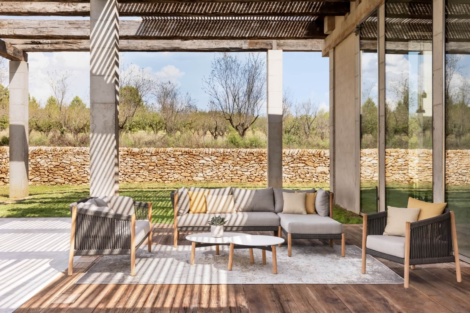 Salon de jardin modulable cosy et confortable en teck et corde, collection Lento par Vincent Sheppard