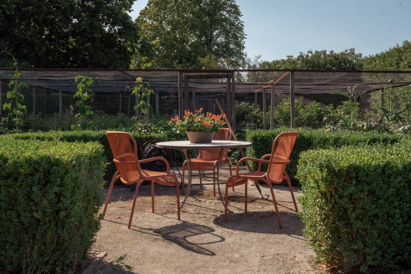 Fauteuil de repas d'extérieur en aluminium et cordes, léger et empilable, collection Loop par Vincent Sheppard