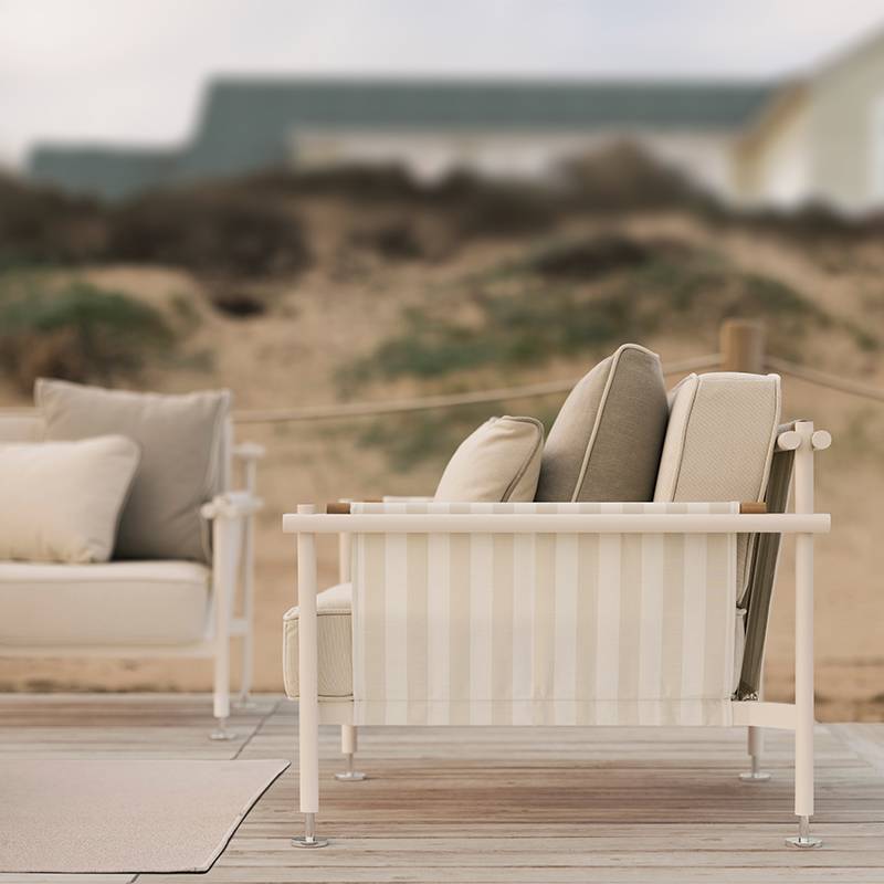 Fauteuil lounge avec accoudoirs rayés, avec matériaux résistants et personnalisables, collection Hamptons par VONDOM à Biarritz