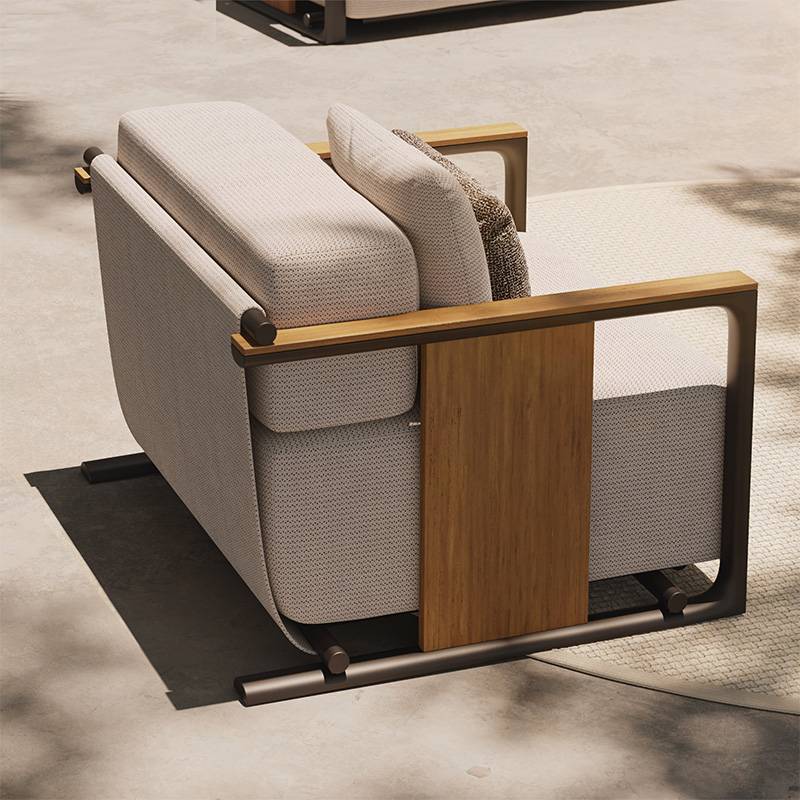 Fauteuil lounge aux détails en teck indonésien collection Tulum par Vondom à Monaco