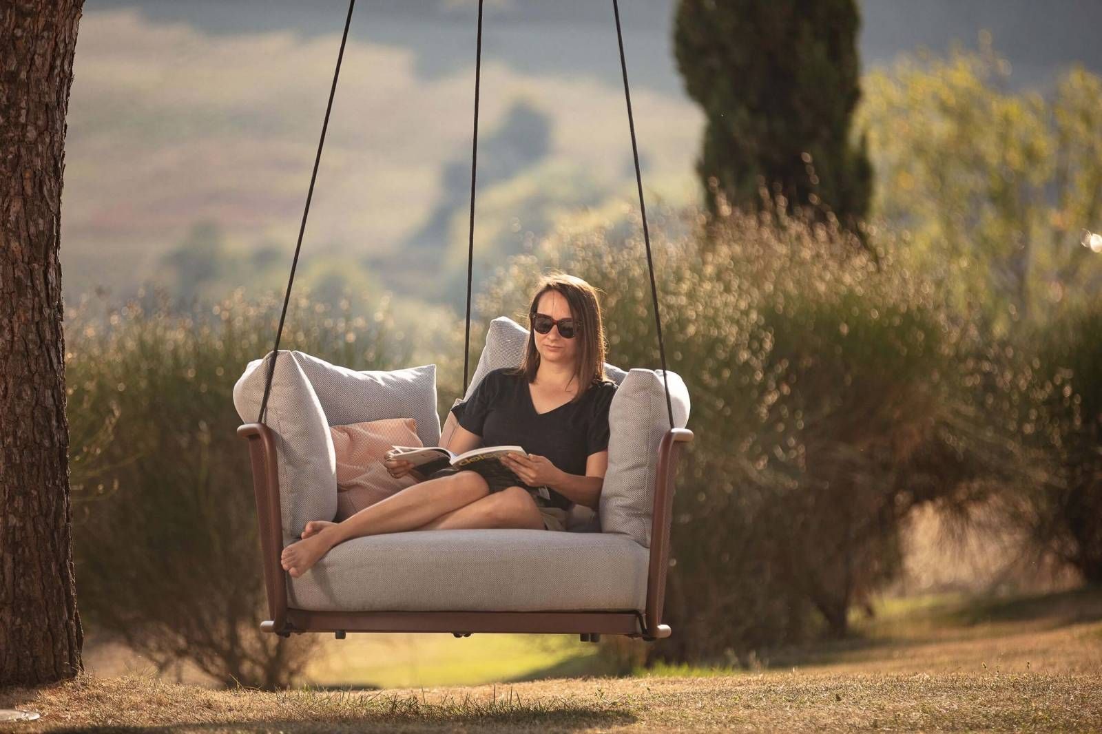 Fauteuil suspendu Baza par Todus avec coussins en option à Genève