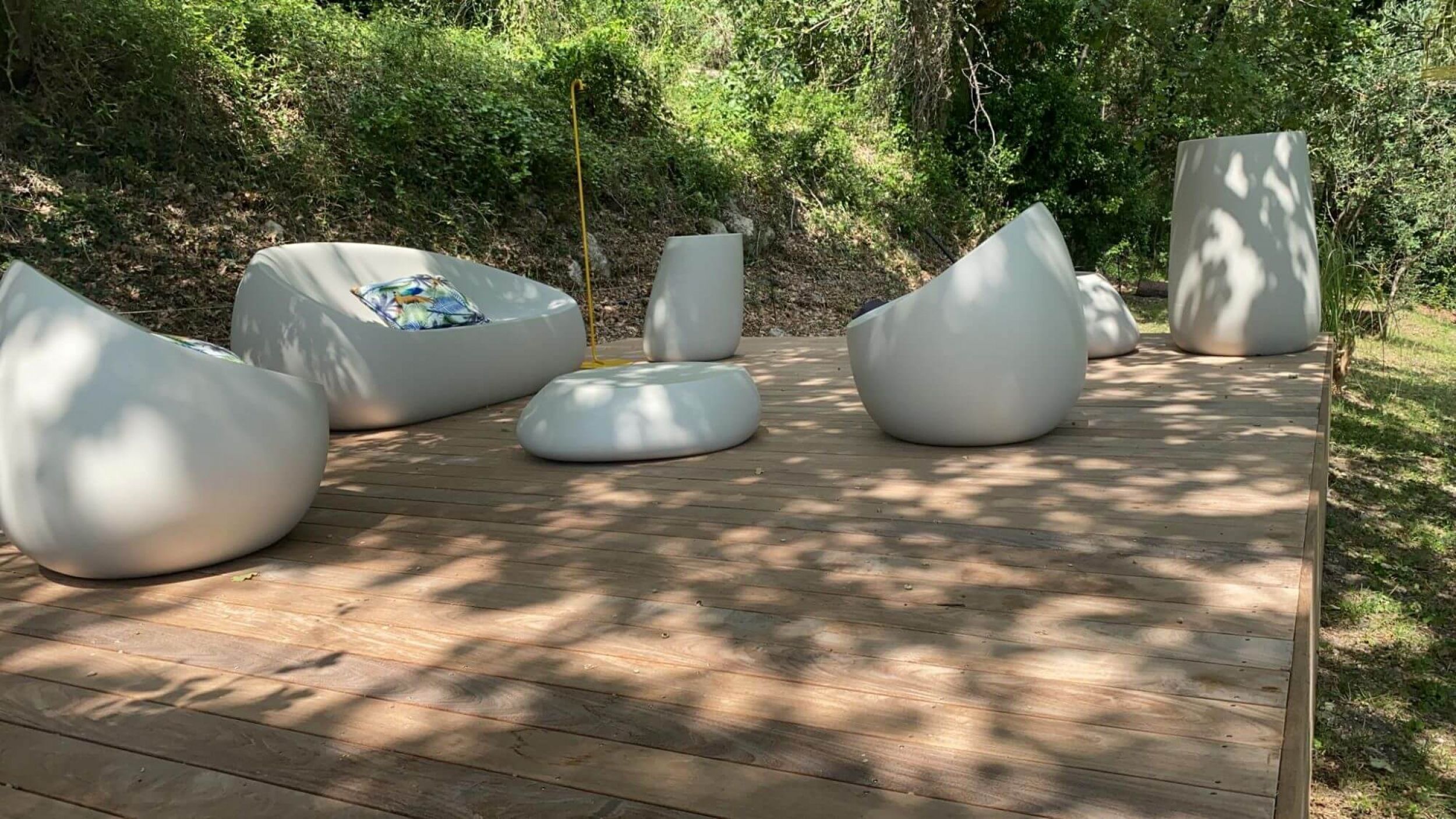 Salon de jardin en polypropylène Stones par Vondom à Seillans