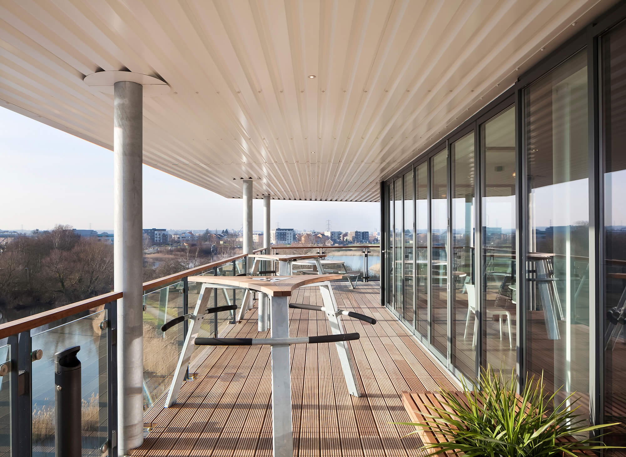 Table mange debout Abachus par Extremis à Nice