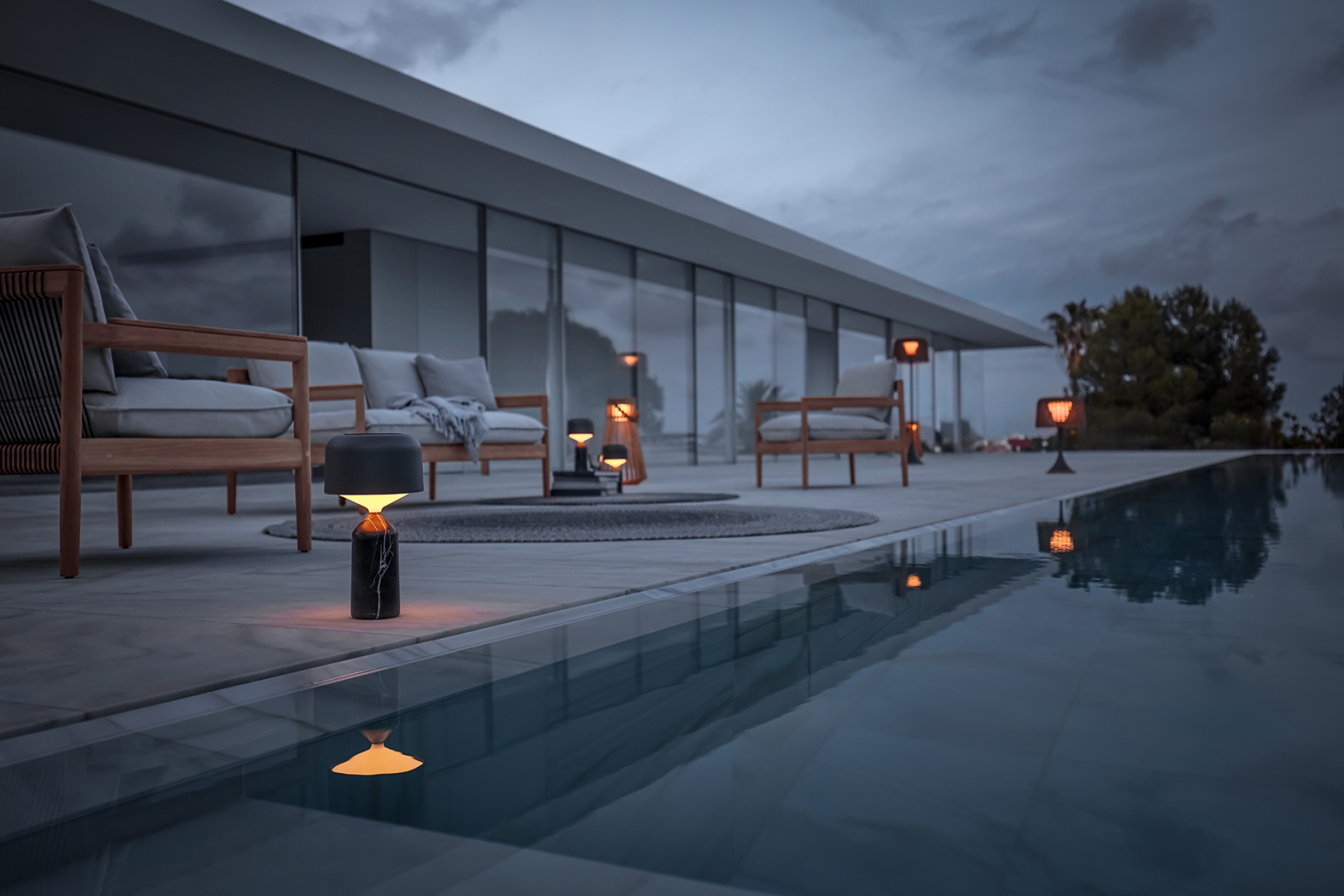 Luminaire d’extérieur en pierre naturelle de la Collection Ambient Pebble à Biot