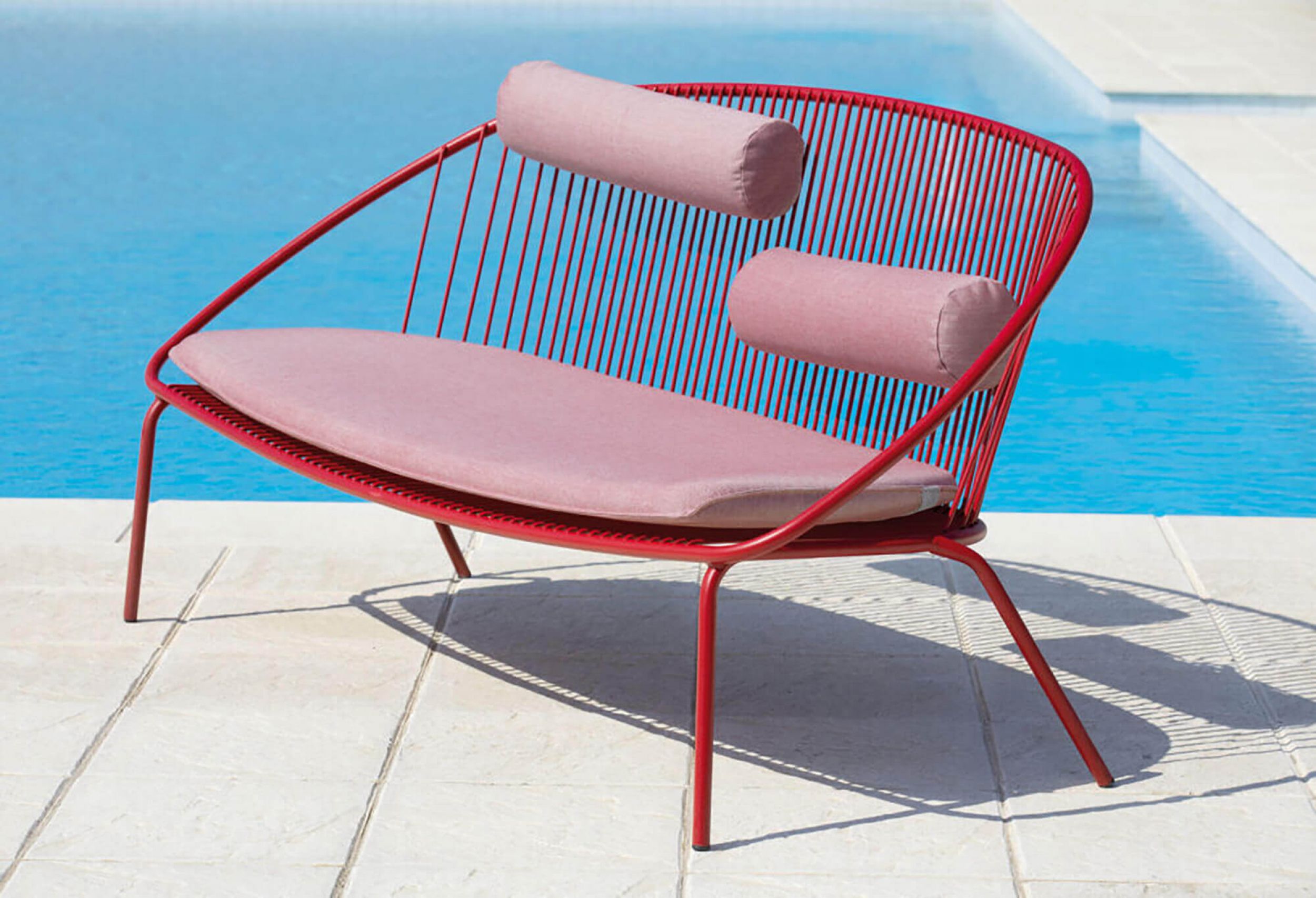 Canapé deux places en acier galvanisé collection Aria par Vermobil à Biarritz