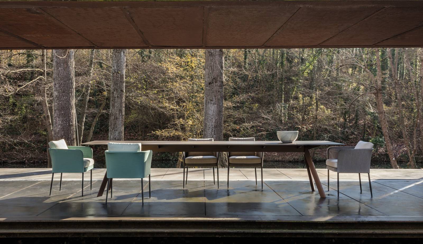 Grande table de repas design avec plateau céramique collection Atrivm par Expormim à Montpellier