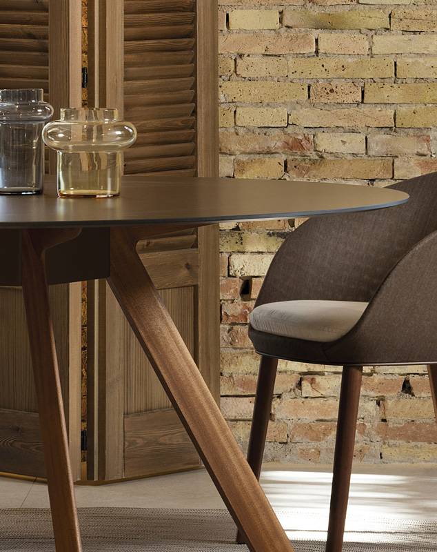 Zoom sur le plateau en aluminium thermo laqué, collection Atrivm à Paris