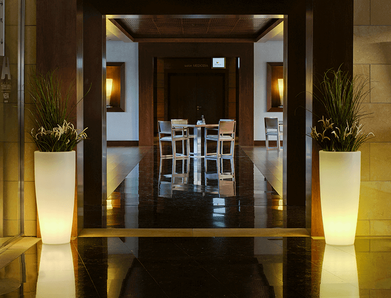 Pot cylindrique lumineux ambiance lounge collection Bambu à Aix