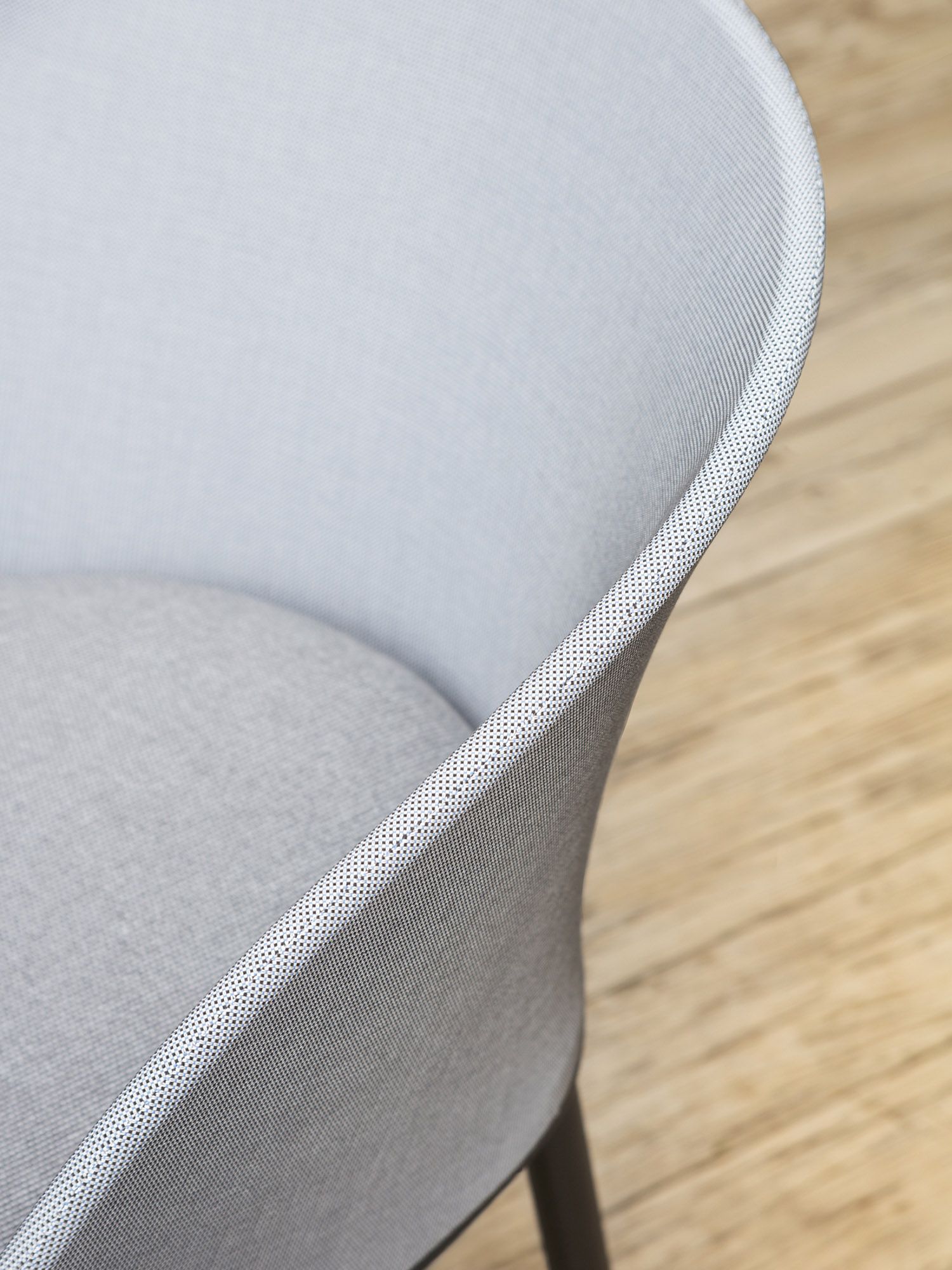 Zoom sur le fauteuil de repas design de la collection Blum par Expormim à Strasbourg