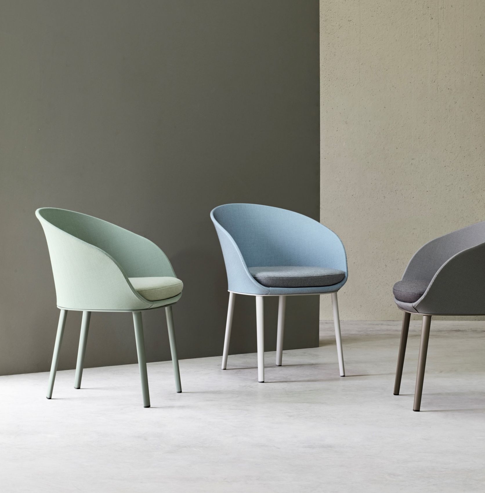 Chaise de repas design en aluminium thermolaqué collection Blum par Expormim à Cannes