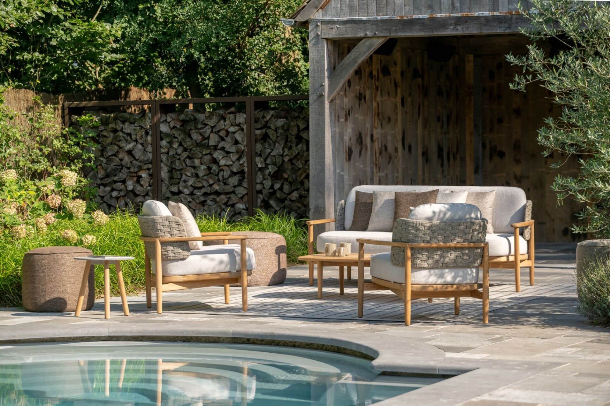 Canapé confortable et élégant en teck collection BOHO à Cannes