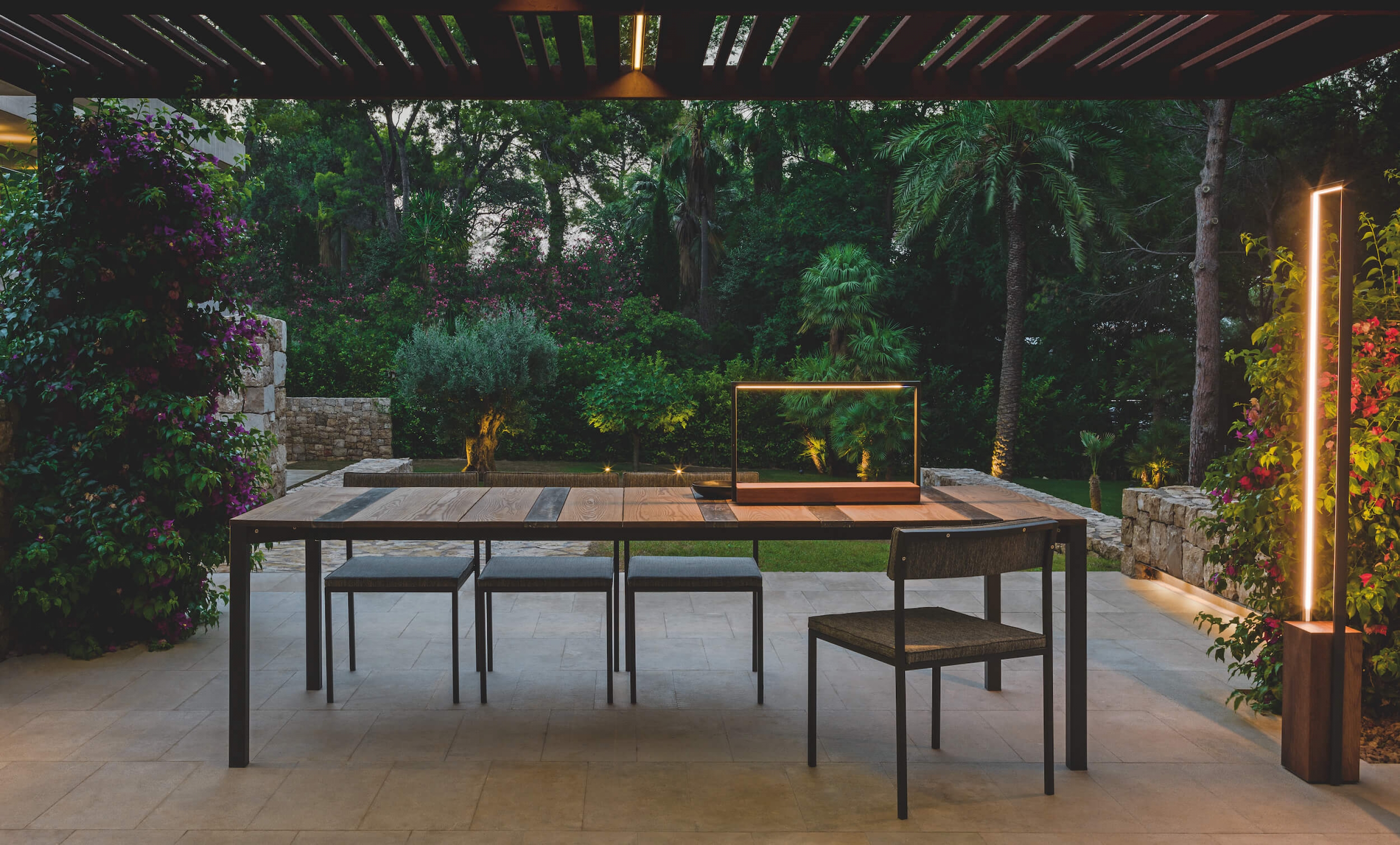 Ensemble de repas pour extérieur de 8 à 10 personnes par Talenti à Mougins