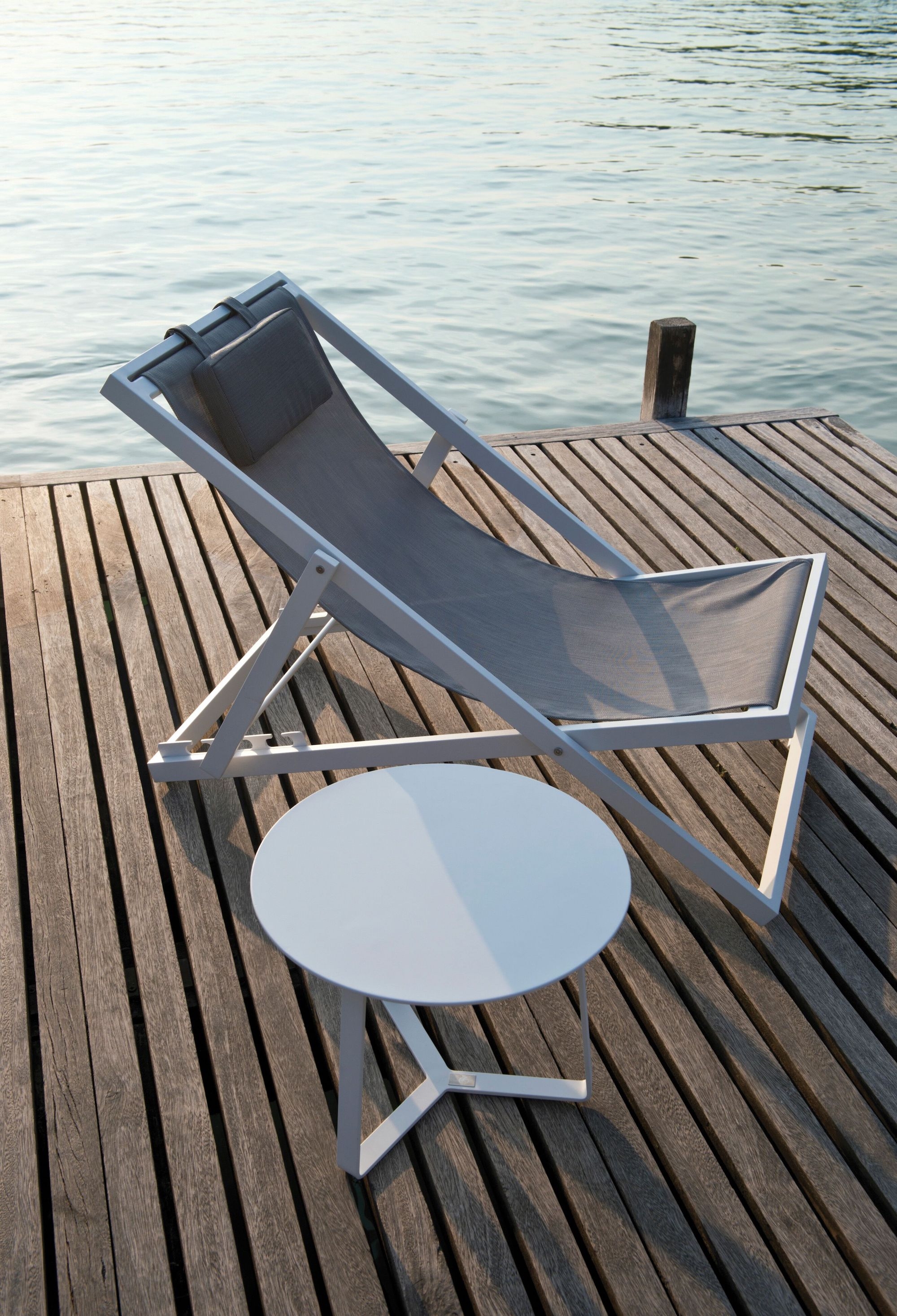 Chaise longue gris argenté de la collection Xanthus à Cannes