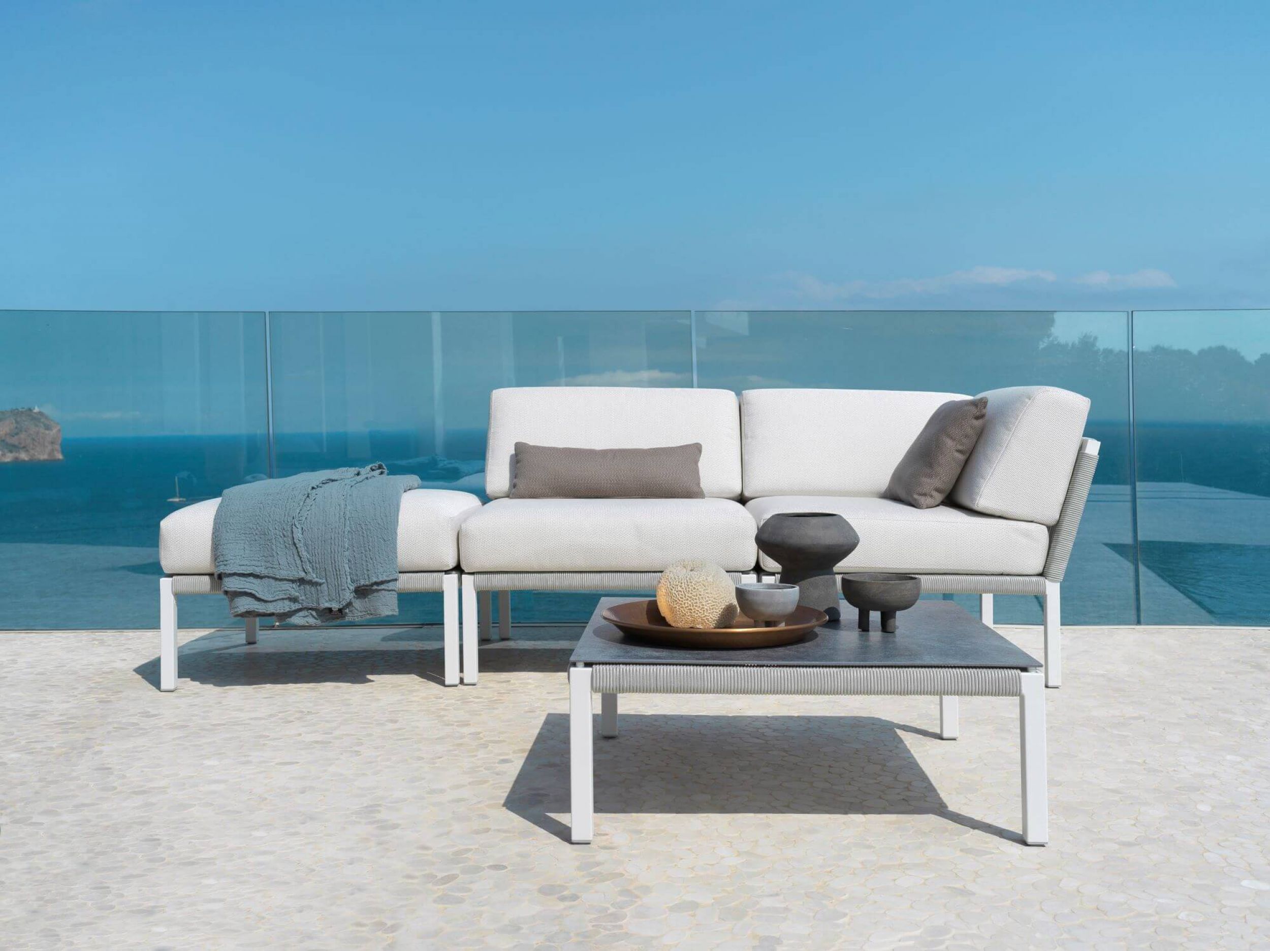 Salon de jardin avec revêtement en cordes d'extérieur de la collection Club par Solpuri à Antibes