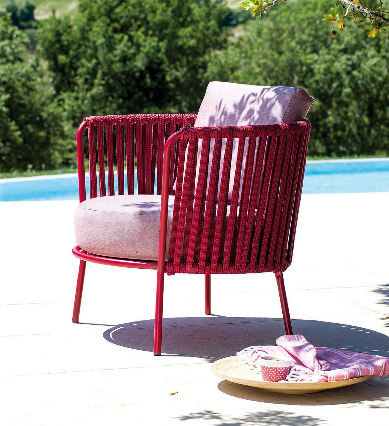 Fauteuil lounge coloré à cordes synthétiques collection Daisy Rope par Vermobil à Bordeaux