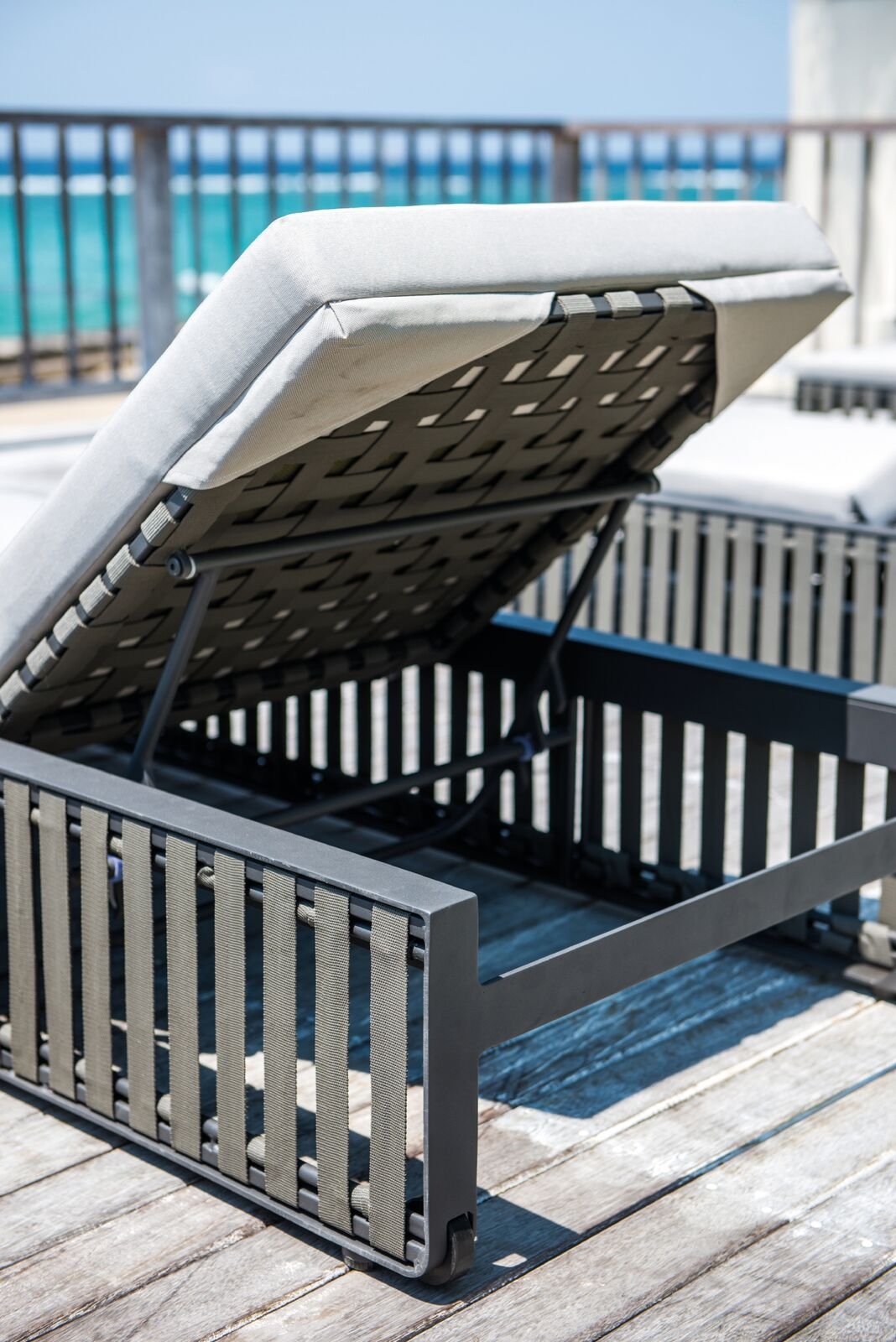 Dossier du bain de soleil de la collection Horizon par Skyline à Antibes