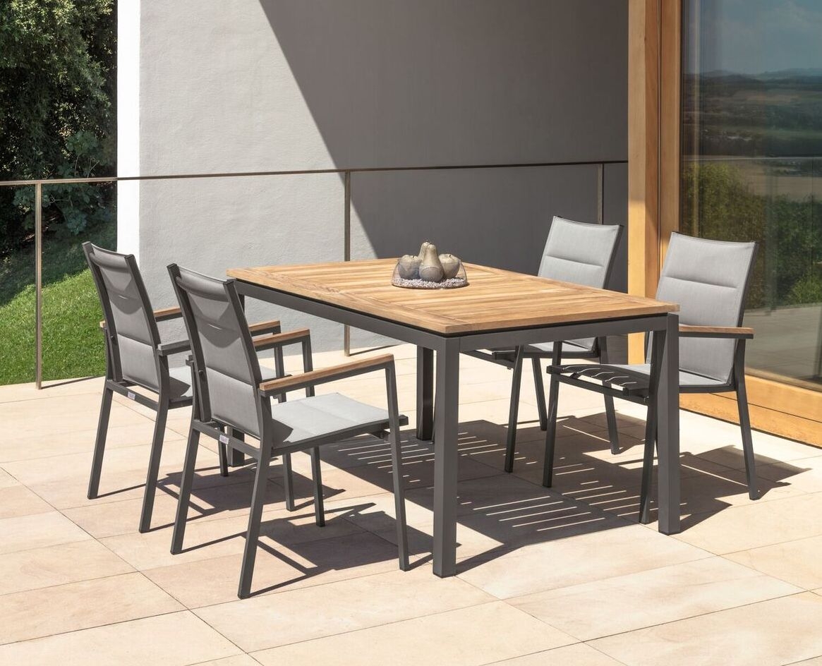 Table en teck essentiel avec structure en aluminium charcoal par Selection à Cannes