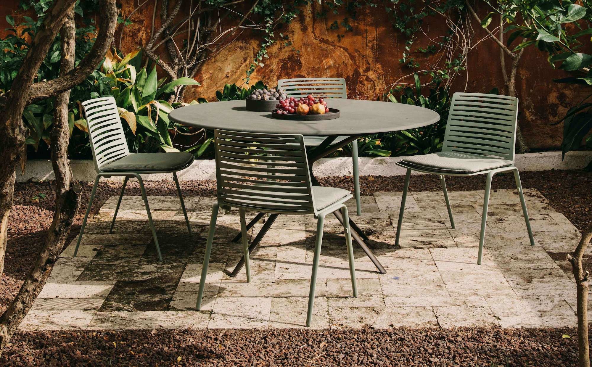 Ensemble de repas vert en aluminium de la collection par Fast