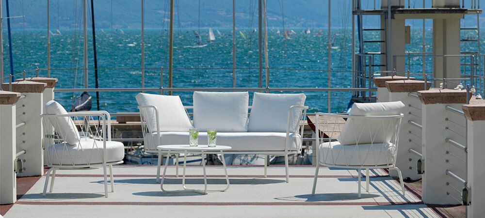 Fauteuil lounge de jardin avec accoudoirs collection Daisy par Vermobil à Marseille