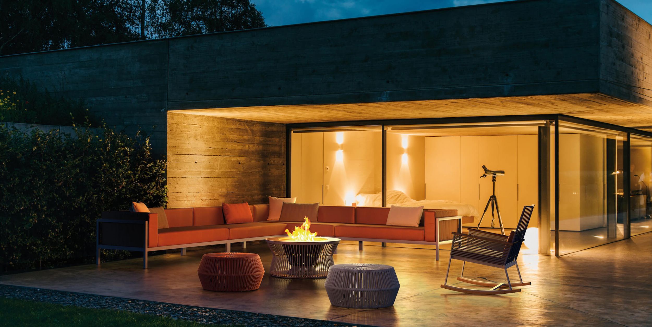 Table basse braséro par KETTAL à Monaco