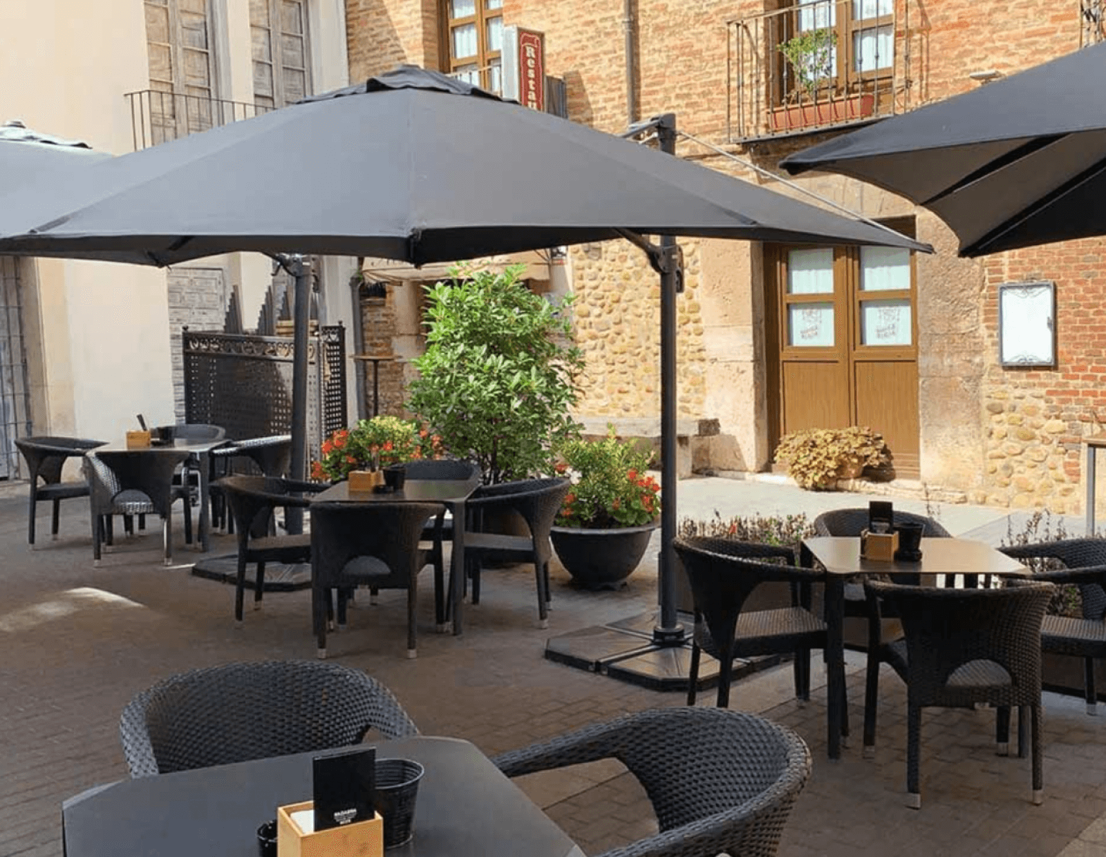 Parasol déporté en aluminium et toile acrylique collection FLEXO