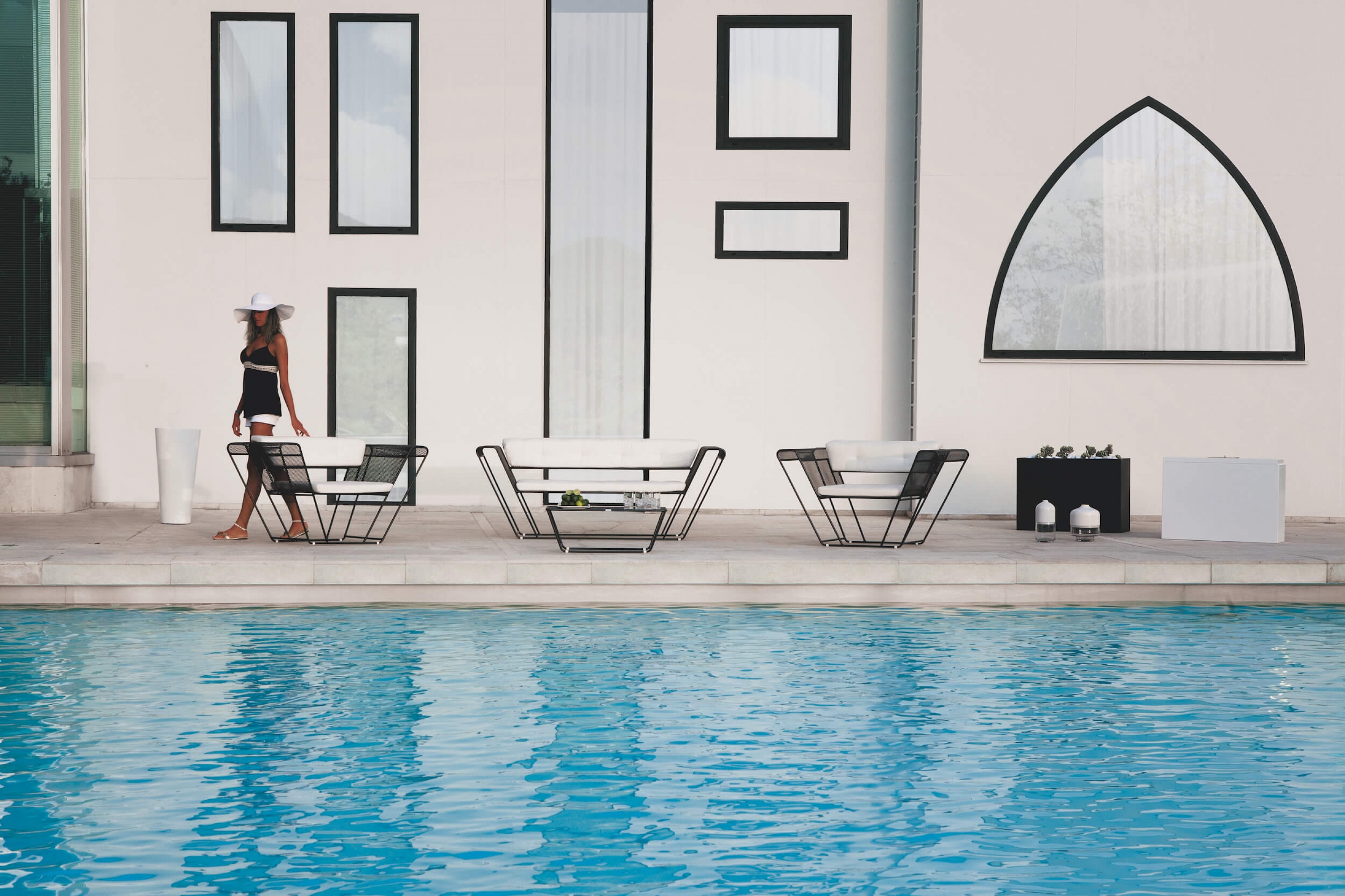 Mobilier d'extérieur haut de gamme par Karim Rashid à Marseille