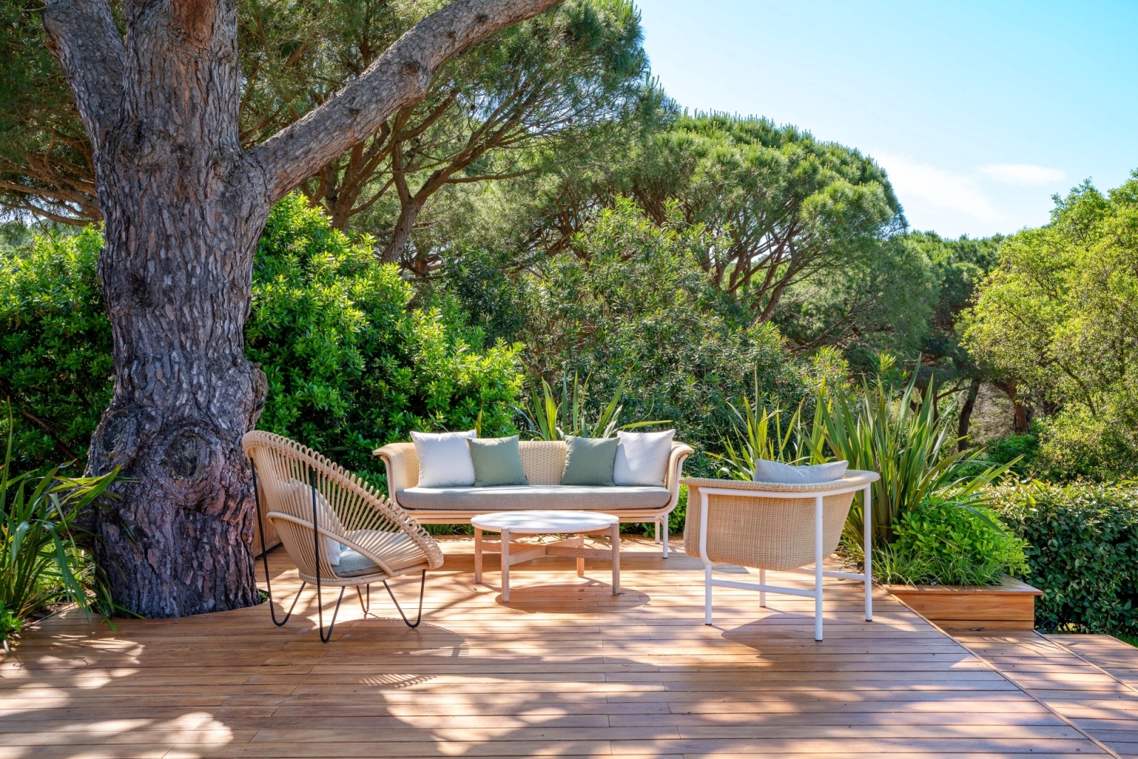 Canapé d’extérieur 2 ou 3 places graphique en osier et aluminium, collection Wicked par Vincent Sheppard