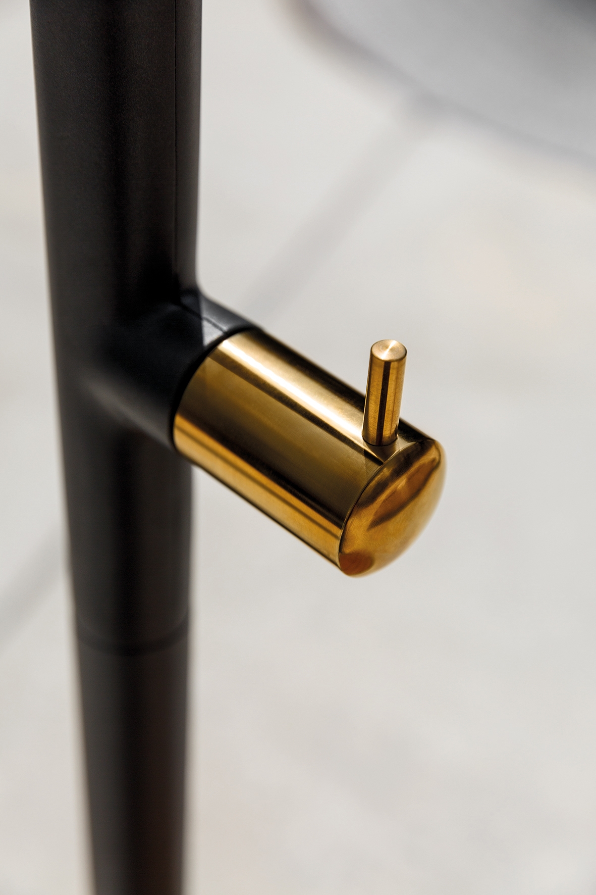 Douche d’extérieur Garden Shower en aluminium et teck à Cagnes sur Mer