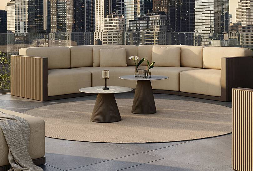 Table de repas contemporaine et élégante collection Gatsby de Vondom à Paris