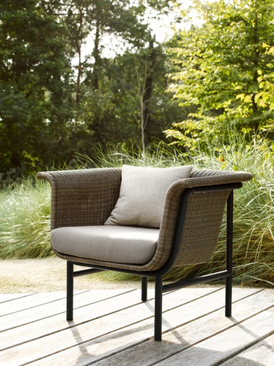 Canapé d’extérieur 2 ou 3 places graphique en osier et aluminium, collection Wicked par Vincent Sheppard