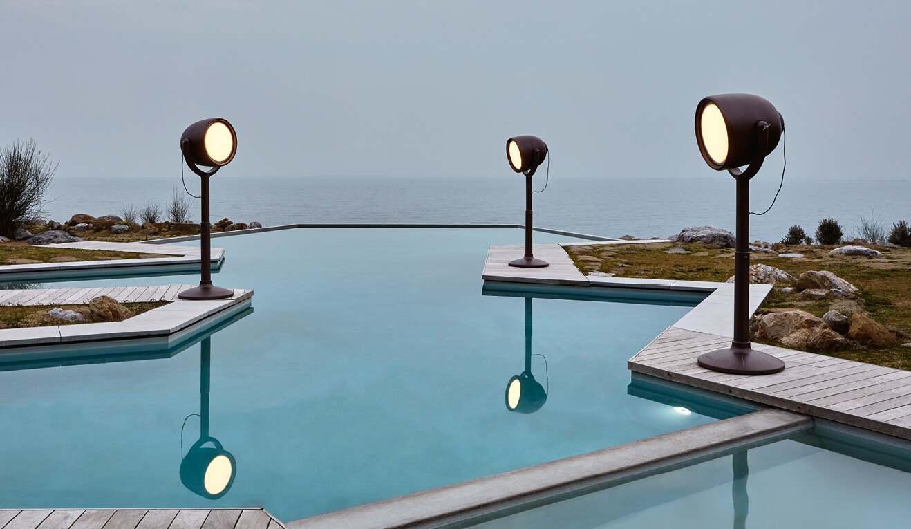 Lampadaire d'extérieur noir collection hollywood par Myyour à Nice