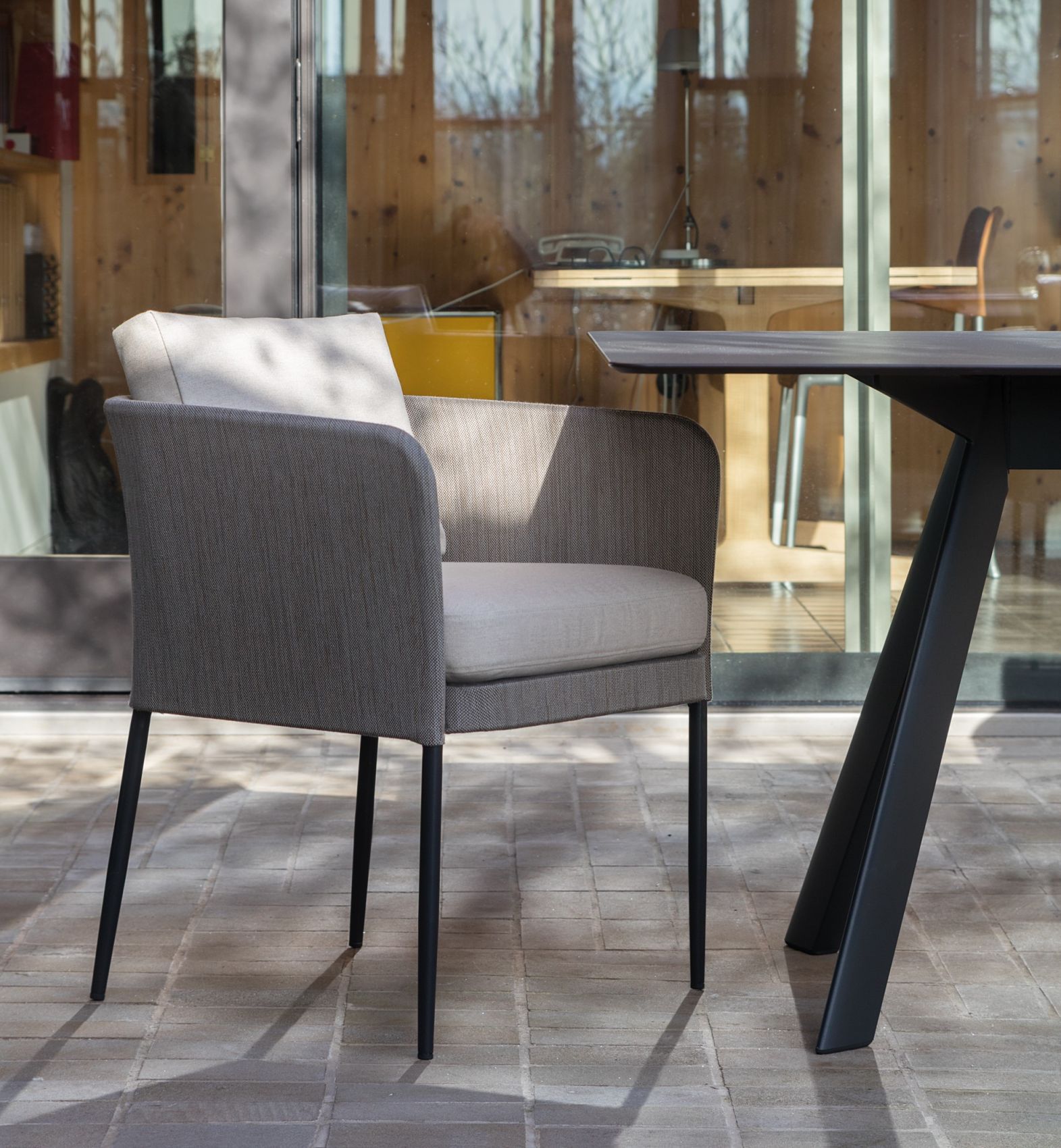 fauteuil de repas design avec dossier arrondi de la collection Kabu par Expormim à Bordeaux