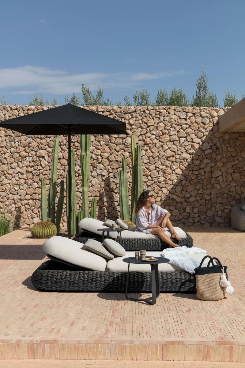 Bain de soleil intemporel et élégant, collection Kobo par MANUTTI à Monaco